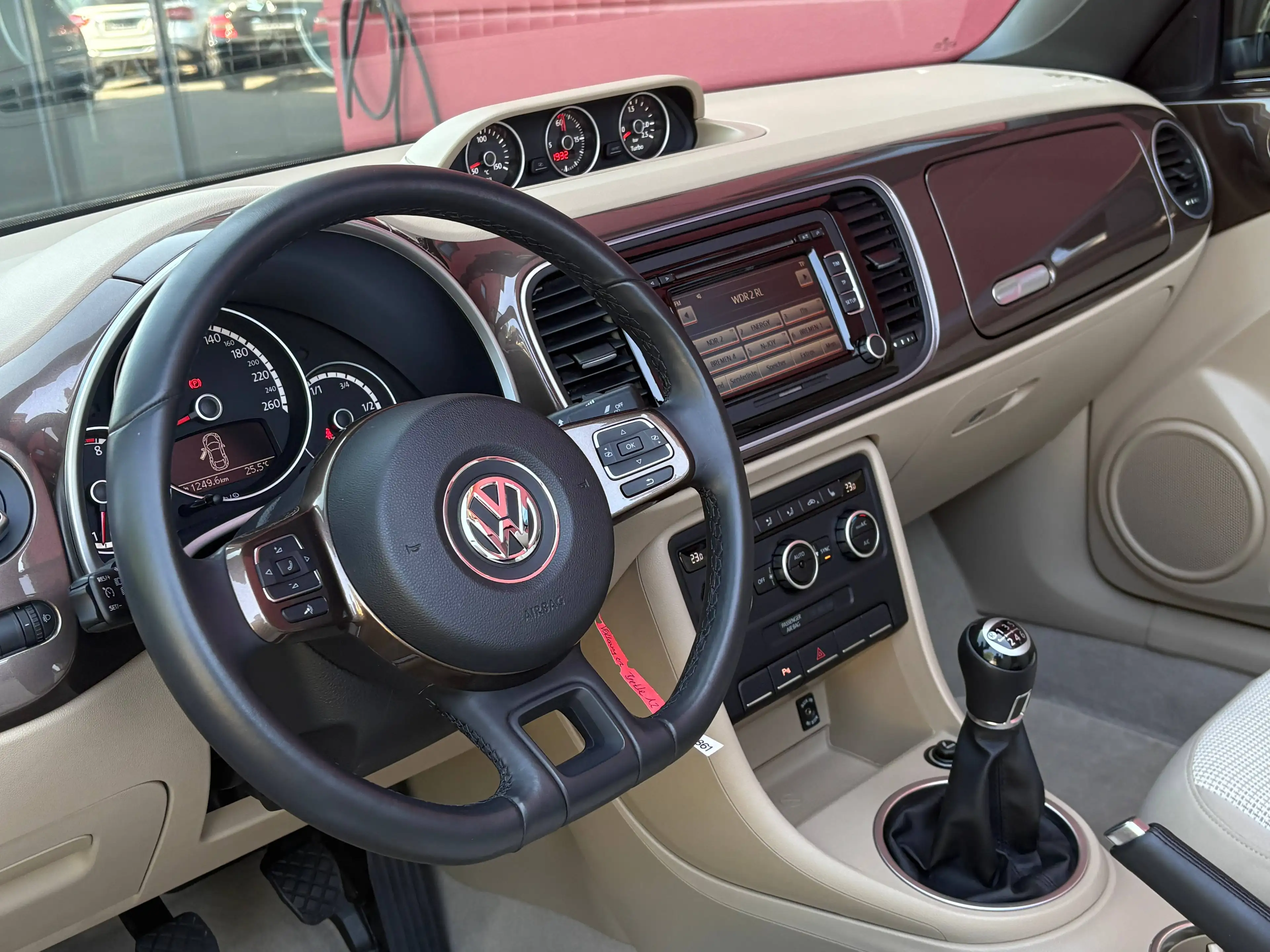 Volkswagen New Beetle NEW BEETLE CABRIOLET 1.2 TSI BMT SONDERMODELL DESIGN ALU18" TOP — photo 12