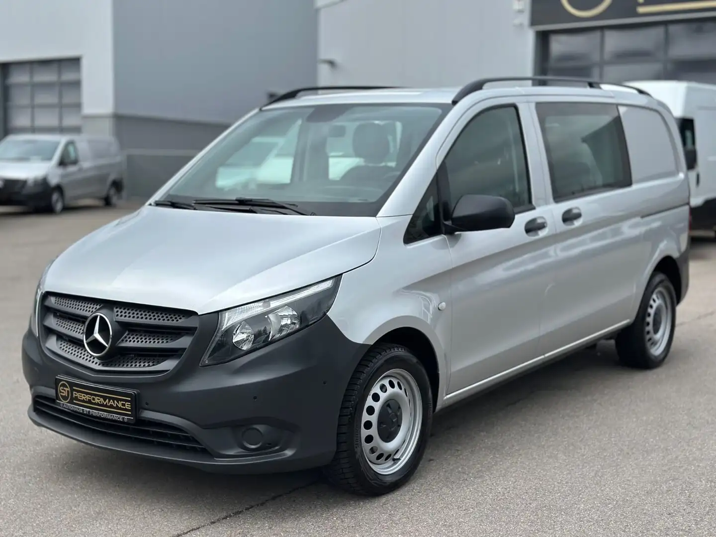 Mercedes-Benz Vito Mixto 114 CDI 4x4 kompakt STDHZ NAVI TEMPOM Silber - 1