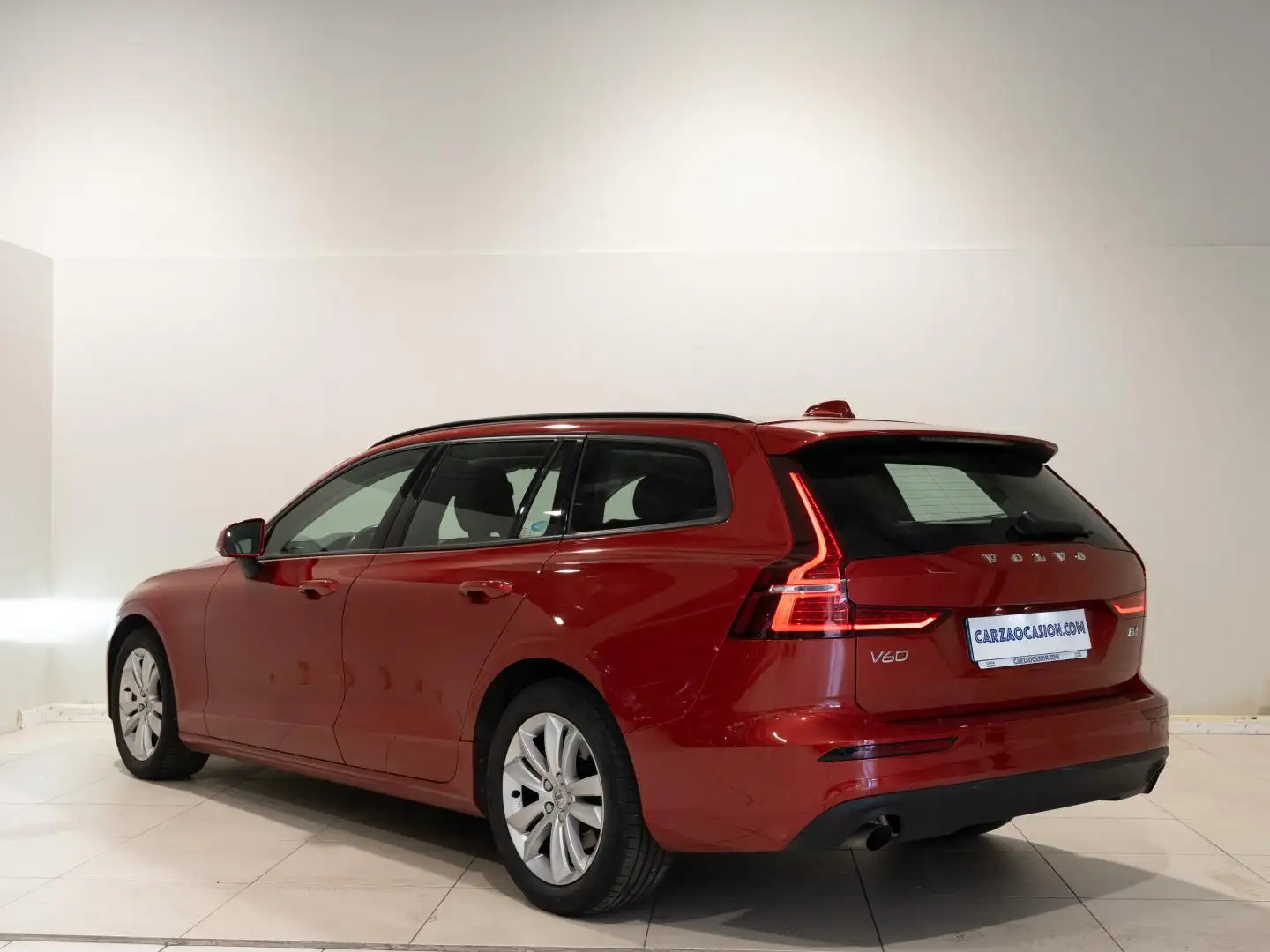 Volvo V60 B4 Momentum Core Aut. Rosso - 2