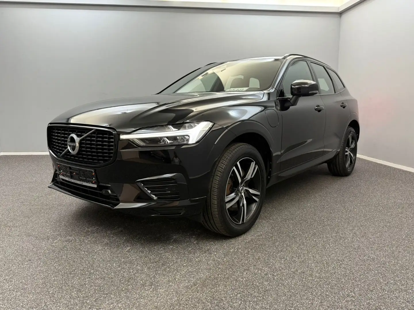 Volvo XC60 R-Design Plug-In Hybri AWD*360°*AHK*CARPLAY Schwarz - 1