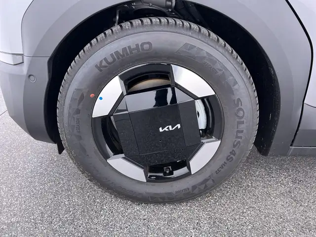 Kia PV5 Cargo view 10