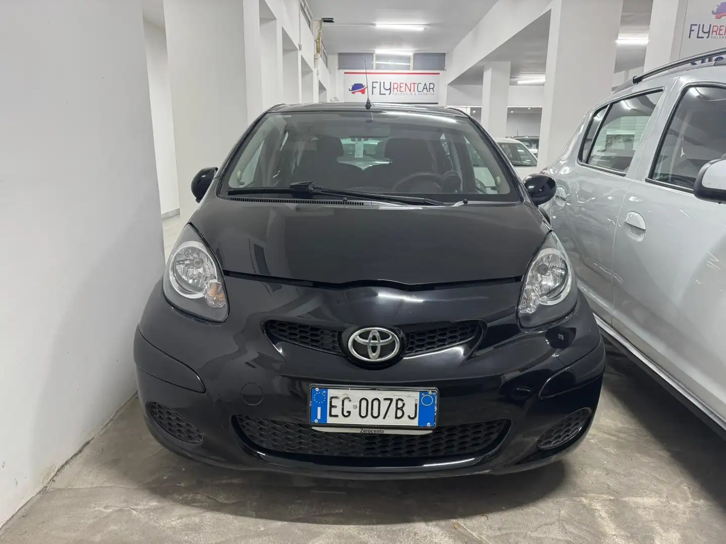 Toyota Aygo Aygo I 2005 5p 1.0 Now Connect Noir - 2