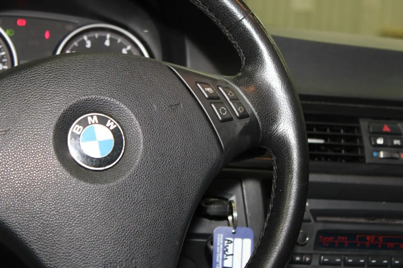 BMW 3 Series photo BMW 3 Series