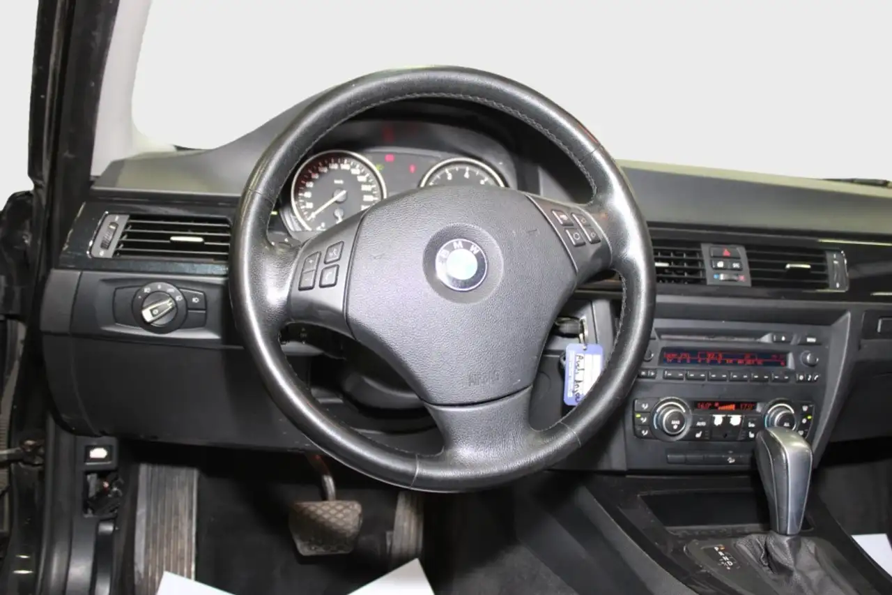 BMW 3 Series photo BMW 3 Series
