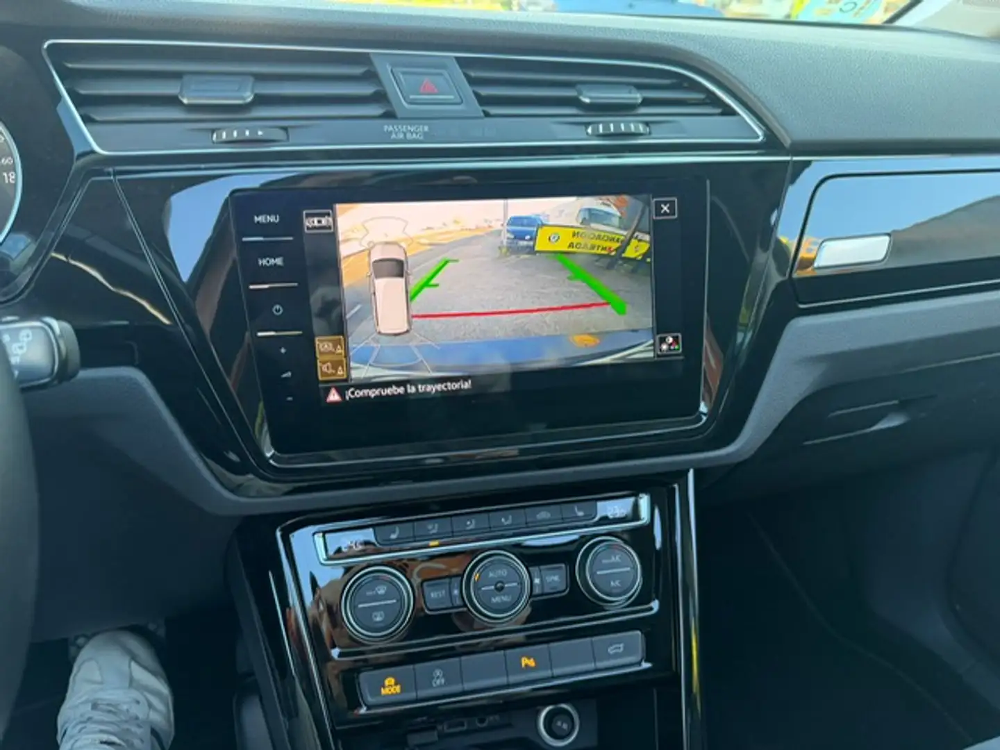 Volkswagen Touran 1.6TDI CR BMT Sport DSG7 85kW RAC Grau - 2