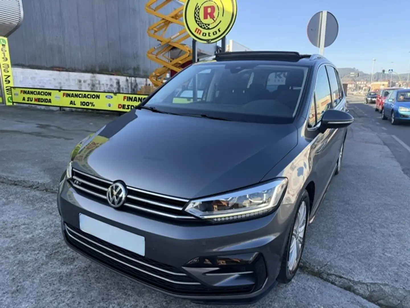 Volkswagen Touran 1.6TDI CR BMT Sport DSG7 85kW RAC Grau - 1