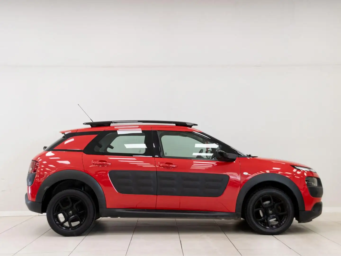 Citroen C4 Cactus 1.2 PureTech Live 82 Rojo - 2