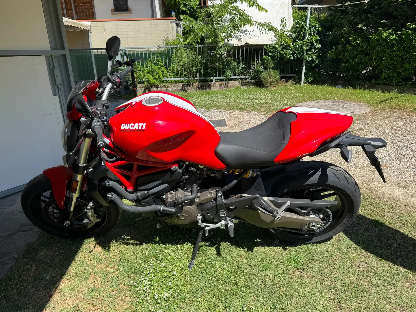 Ducati Monster 821 Rot - 1