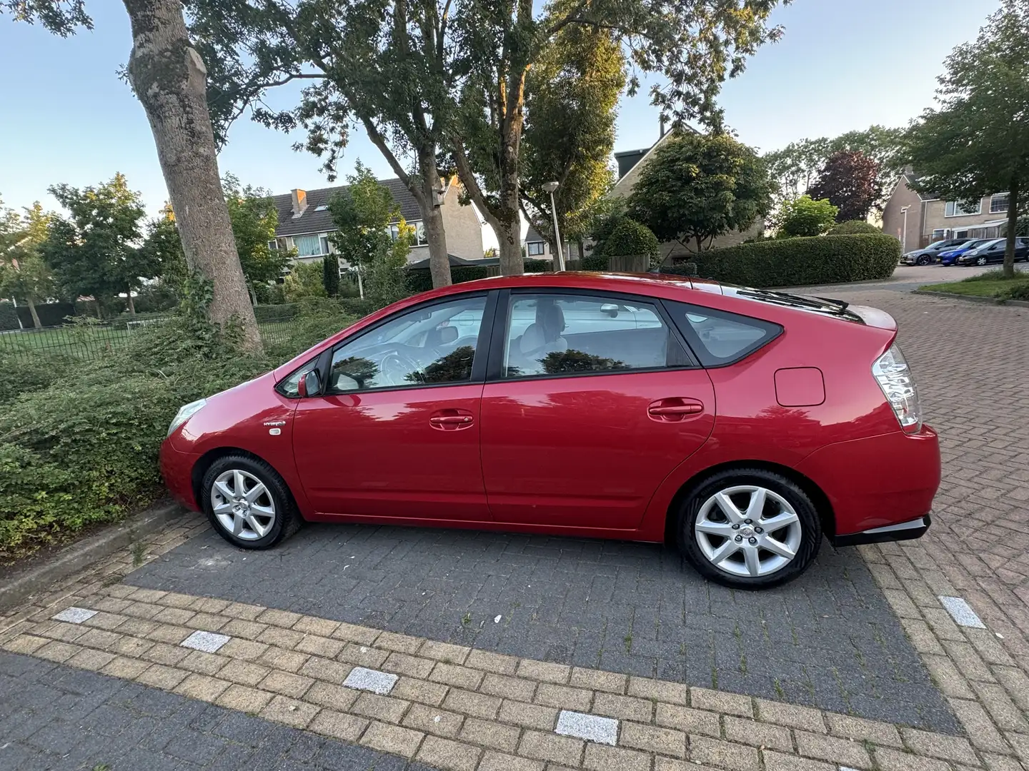 Toyota Prius (Hybrid) Executive - 2