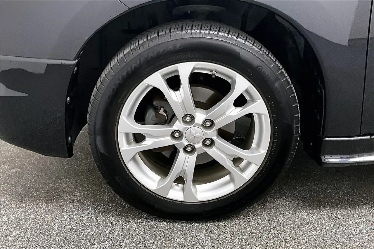 Mitsubishi Outlander photo Mitsubishi Outlander
