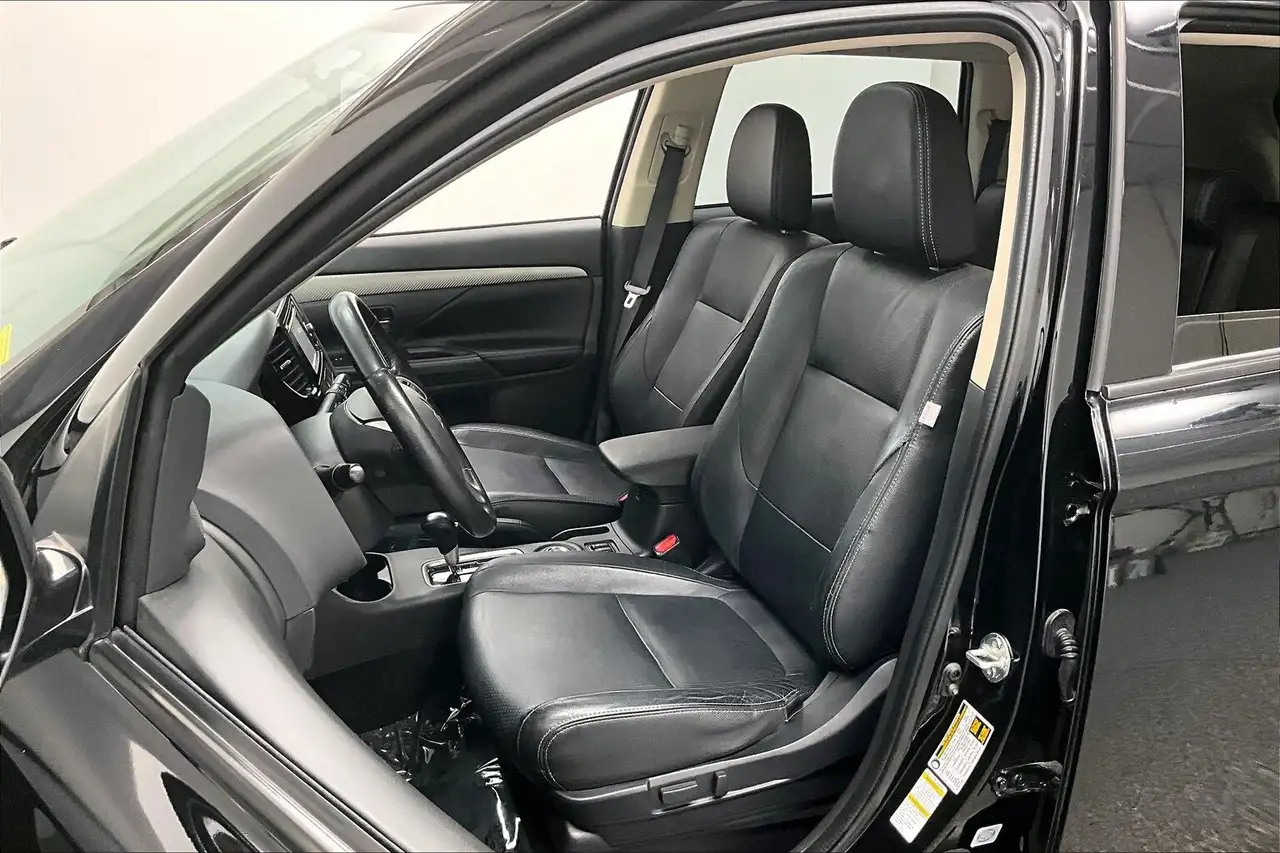 Mitsubishi Outlander photo Mitsubishi Outlander