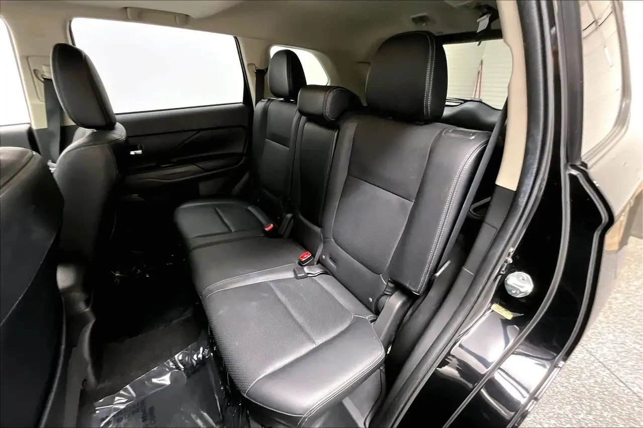 Mitsubishi Outlander photo Mitsubishi Outlander