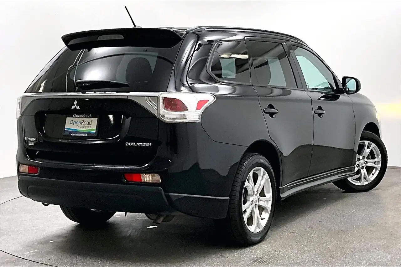 Mitsubishi Outlander photo Mitsubishi Outlander