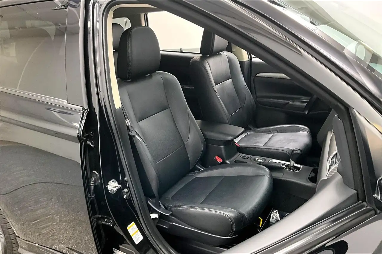 Mitsubishi Outlander photo Mitsubishi Outlander