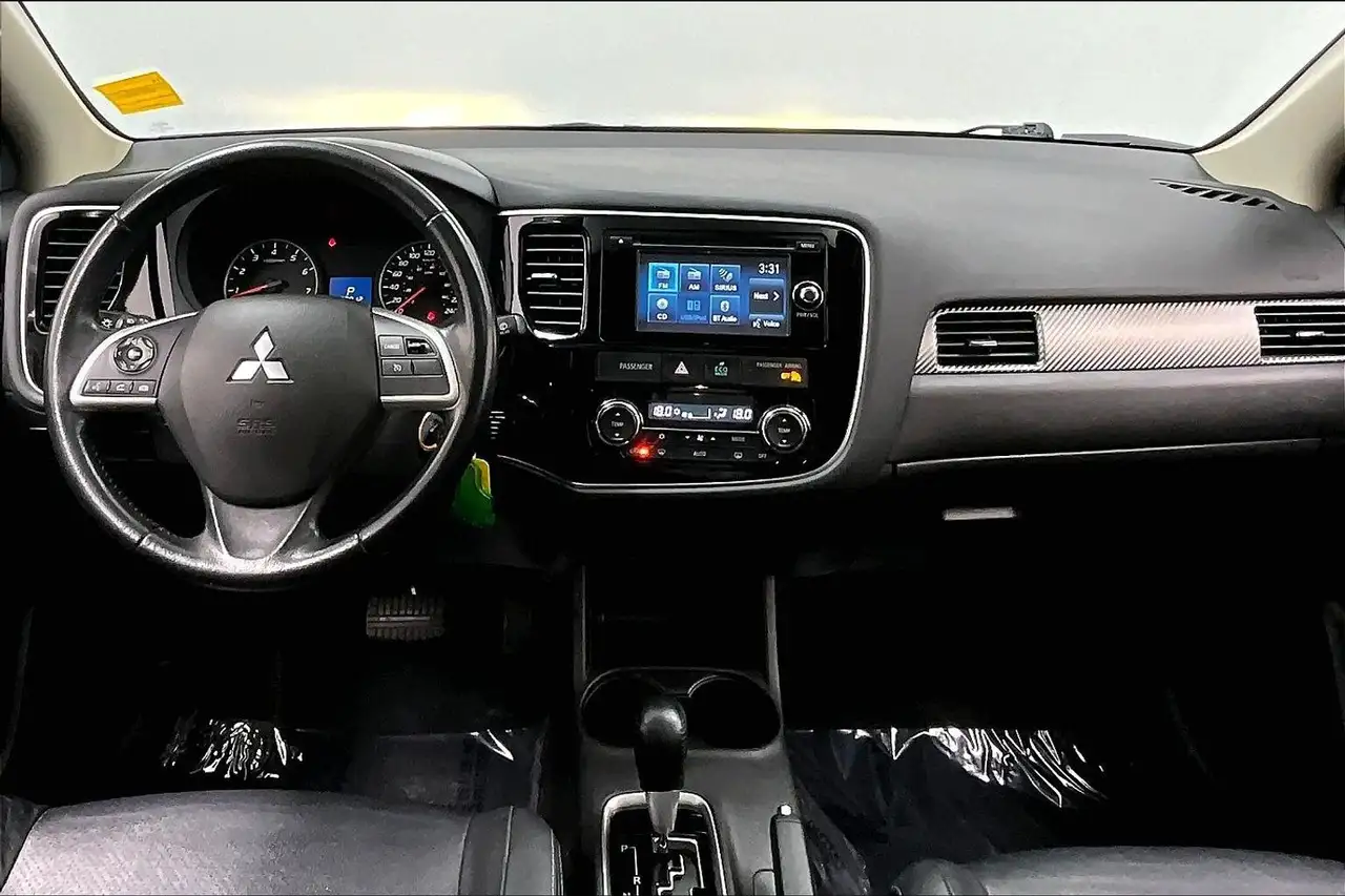 Mitsubishi Outlander photo Mitsubishi Outlander