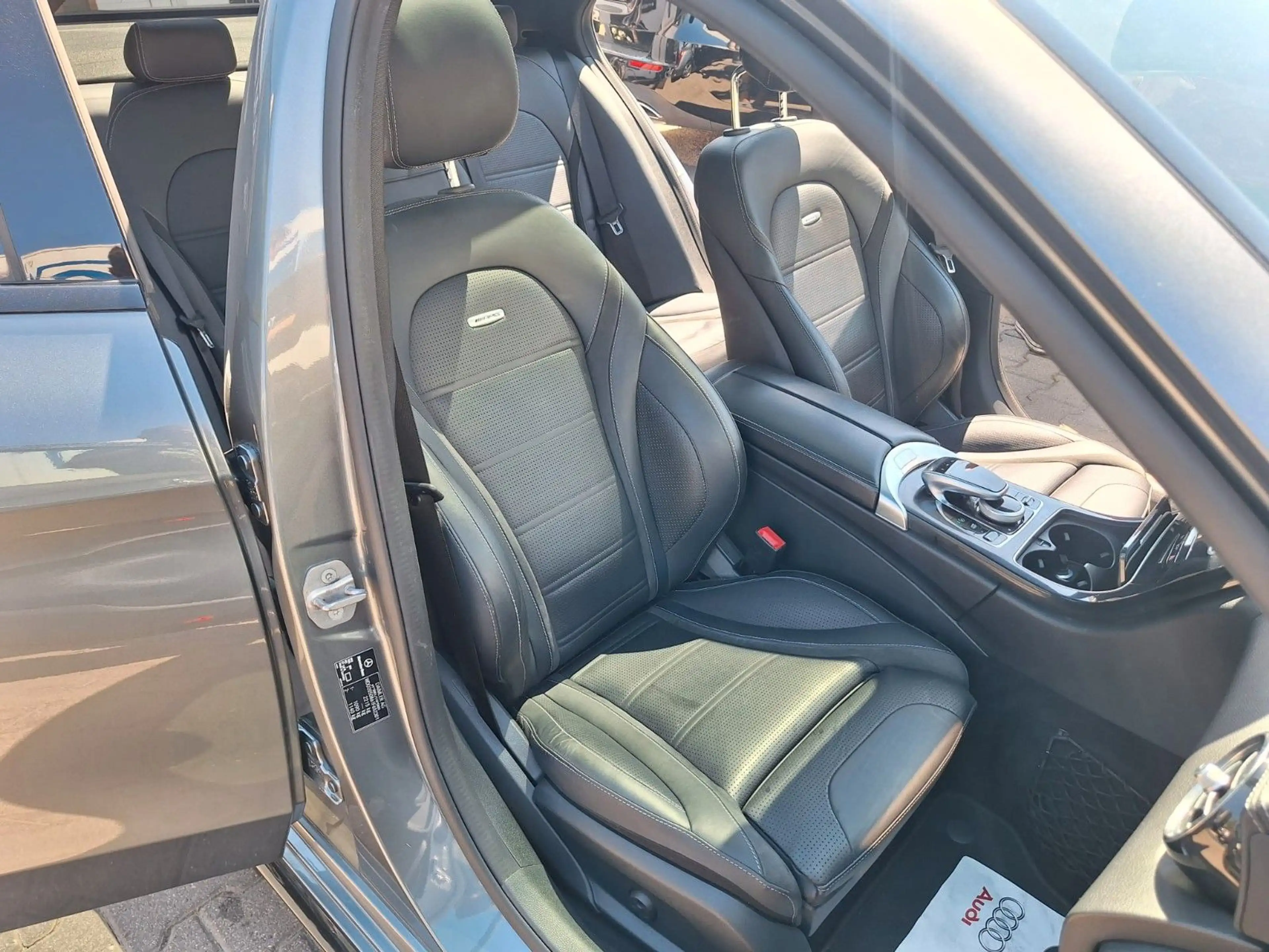 Mercedes-Benz C 63 AMG C*NIGHT PAKET*PANO*LEDER*SCHECKHEFT MB* — photo 4
