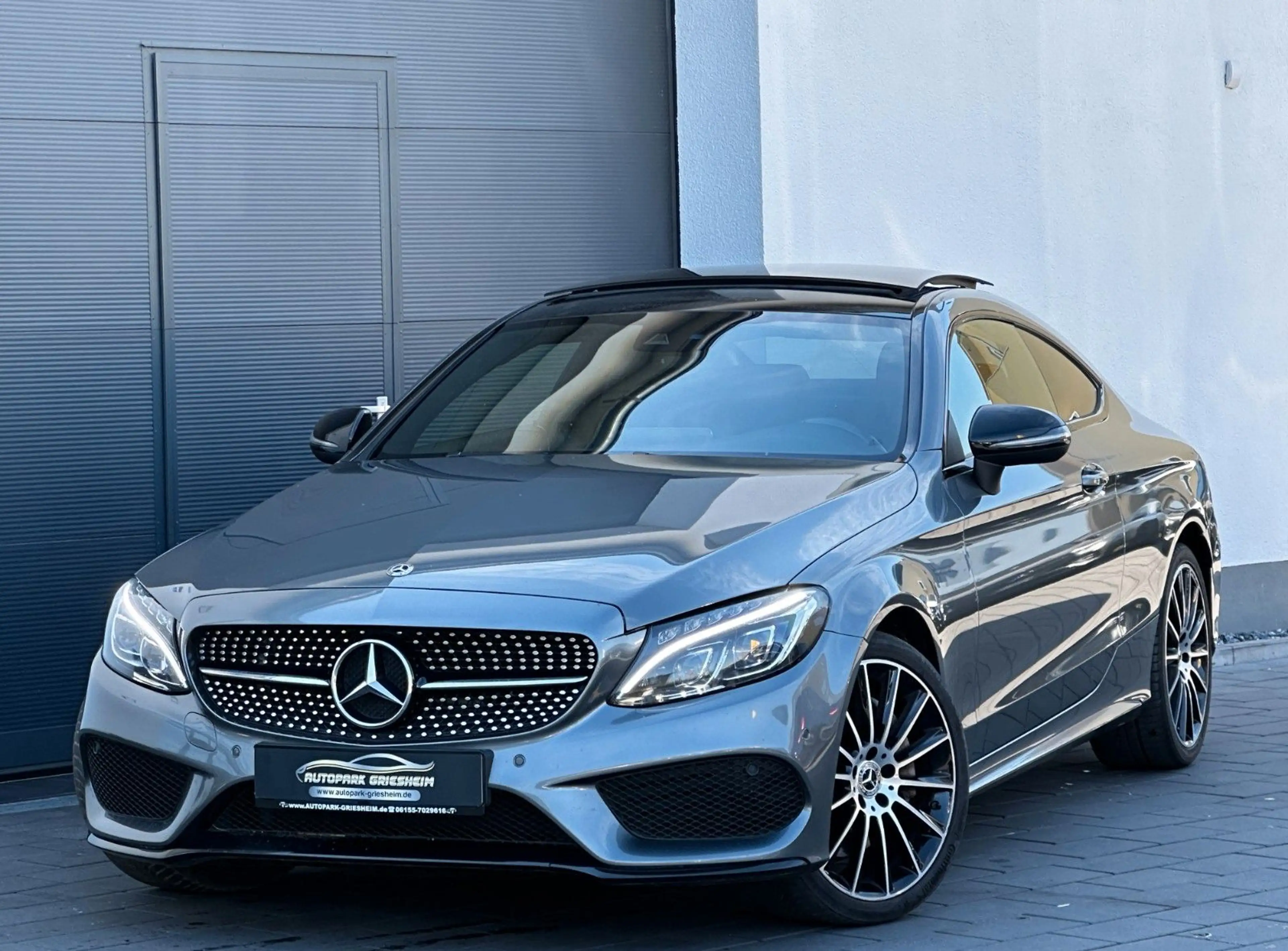 Mercedes-Benz C 400 Coupe 4Matic 9G*AMG*PANO*COMAND*KAMERA*