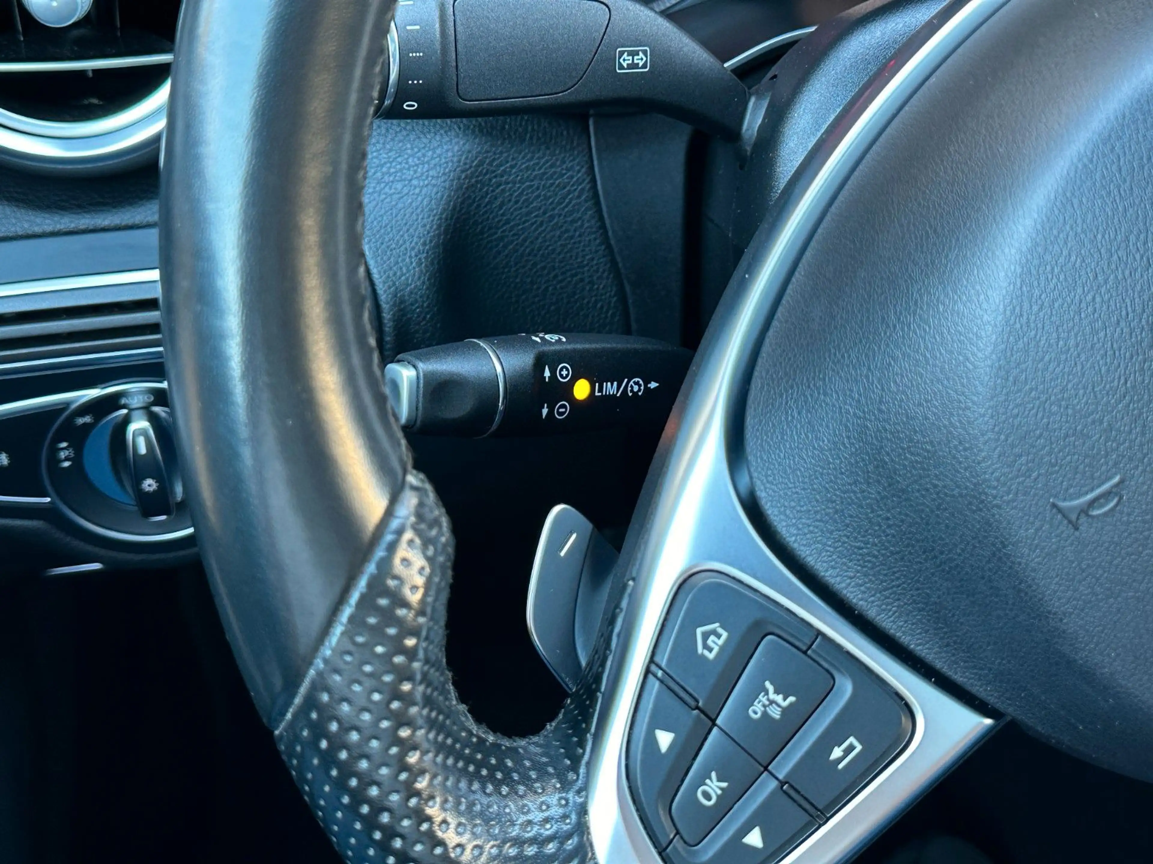 Mercedes-Benz C 400 Coupe 4Matic 9G*AMG*PANO*COMAND*KAMERA* — photo 9