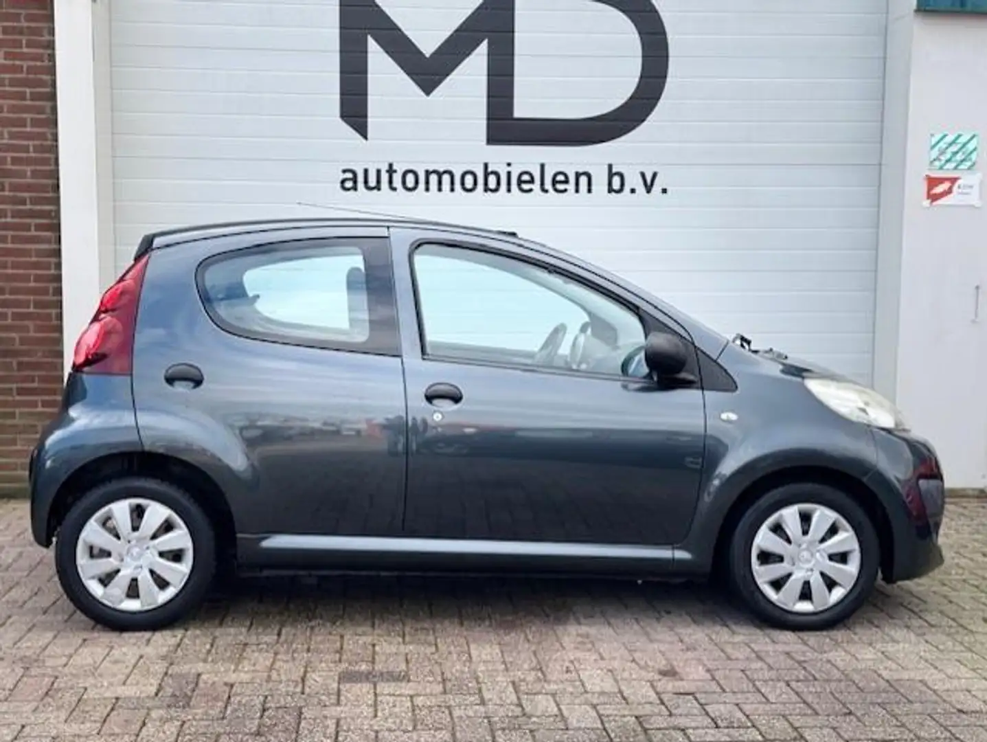 Peugeot 107 1.0 Access Accent-1e eigenaar-DealerOnderhouden Grau - 2