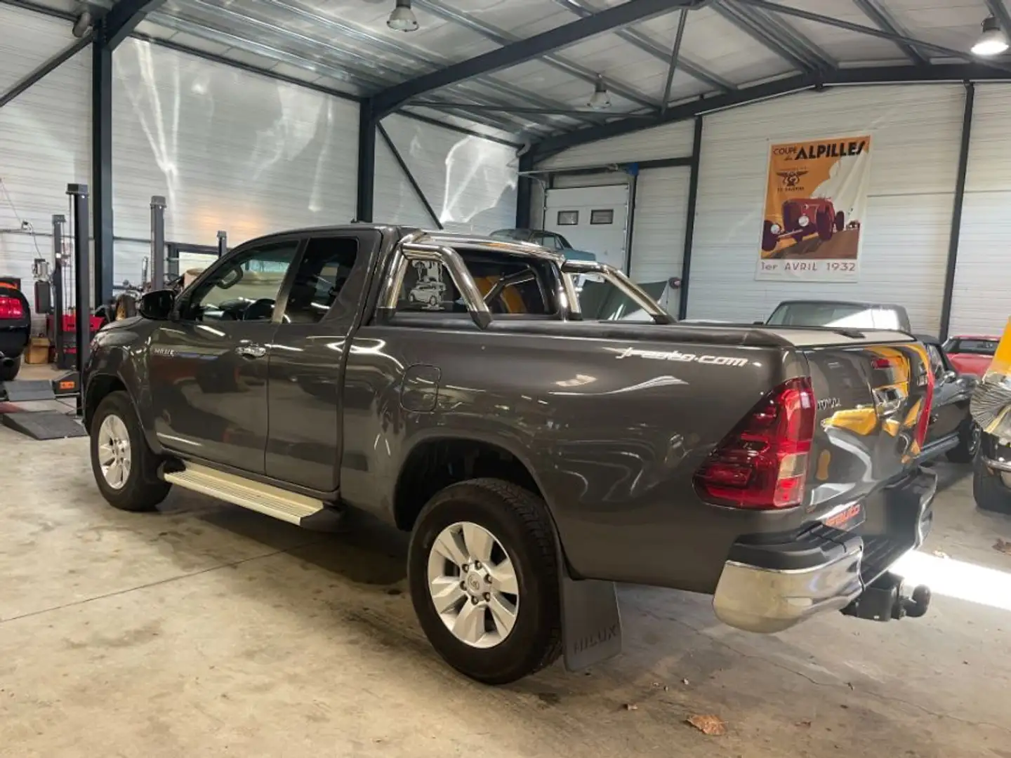 Toyota Hilux 2.4 D4-D 150 CV LOUNGE Gris - 2