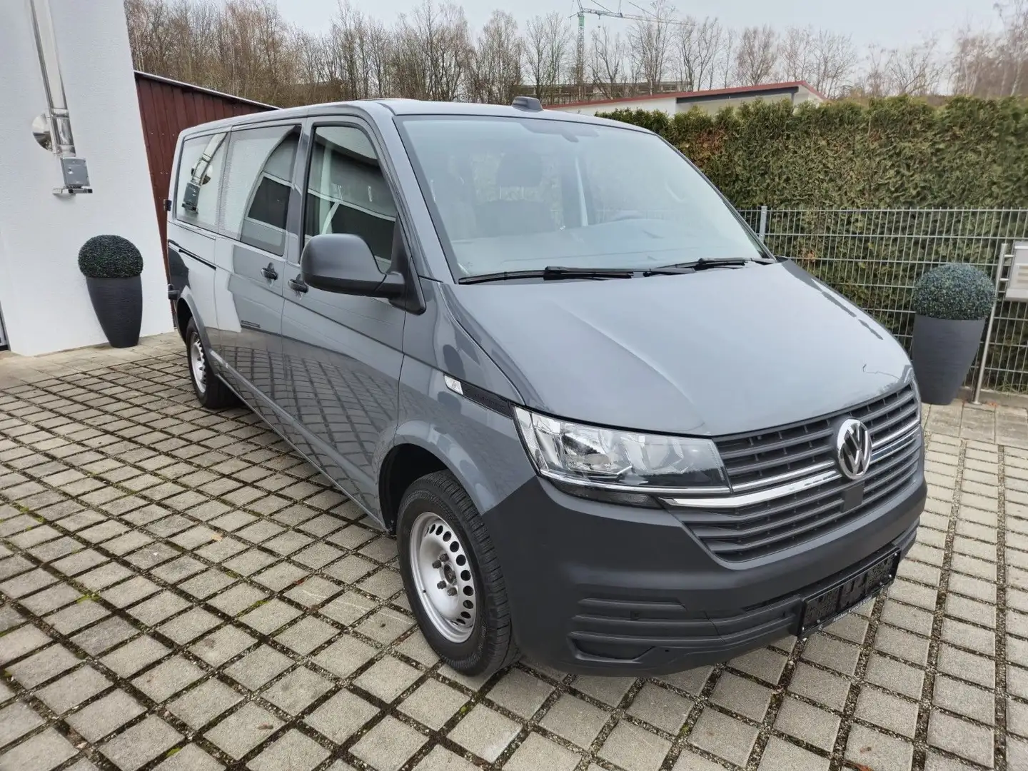 Volkswagen T6 Kombi T6.1 Transporter Kombi LR/Navi/AppCon./6-Sitzer Grau - 2