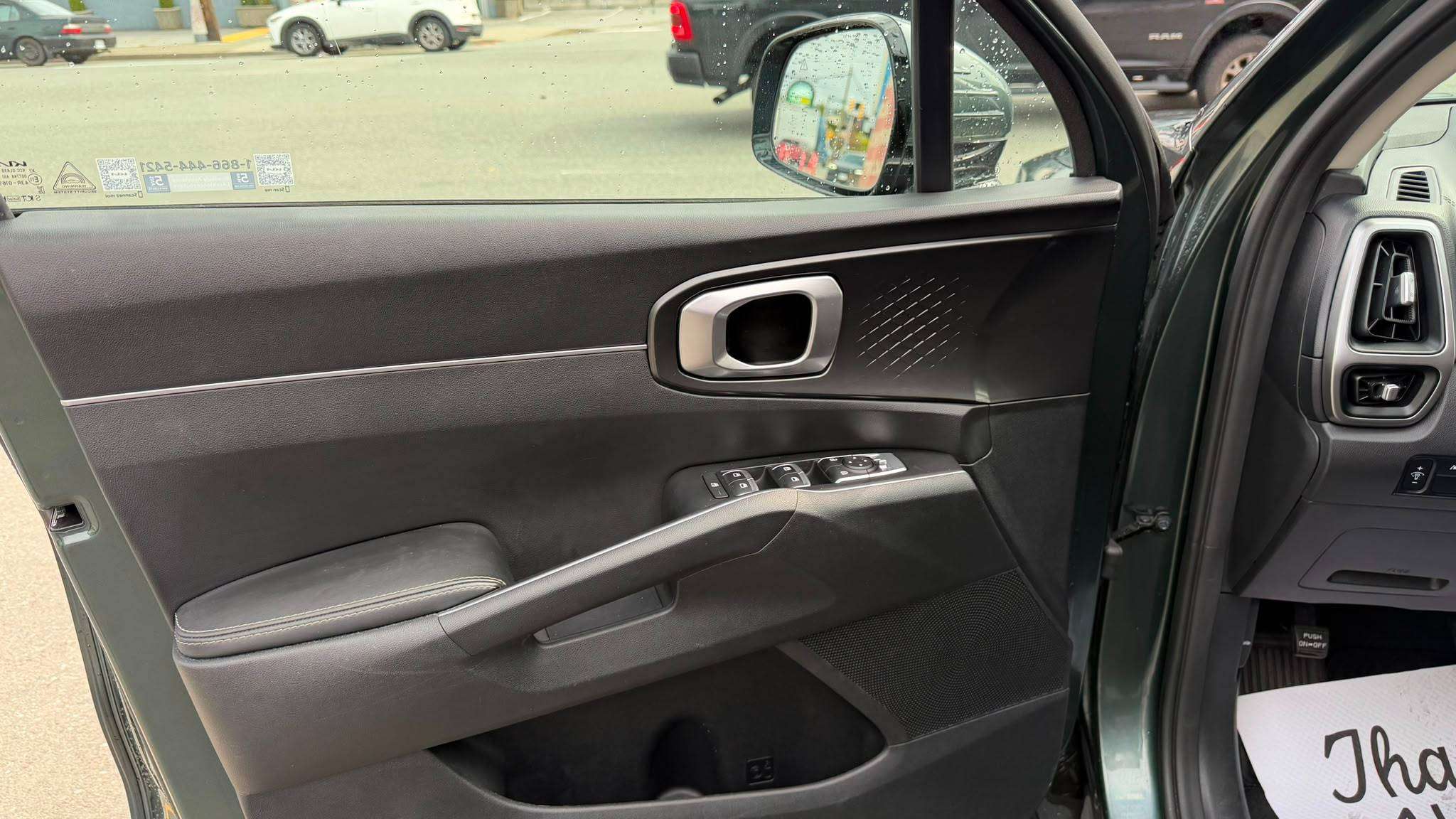 2022 Kia Sorento — view 13
