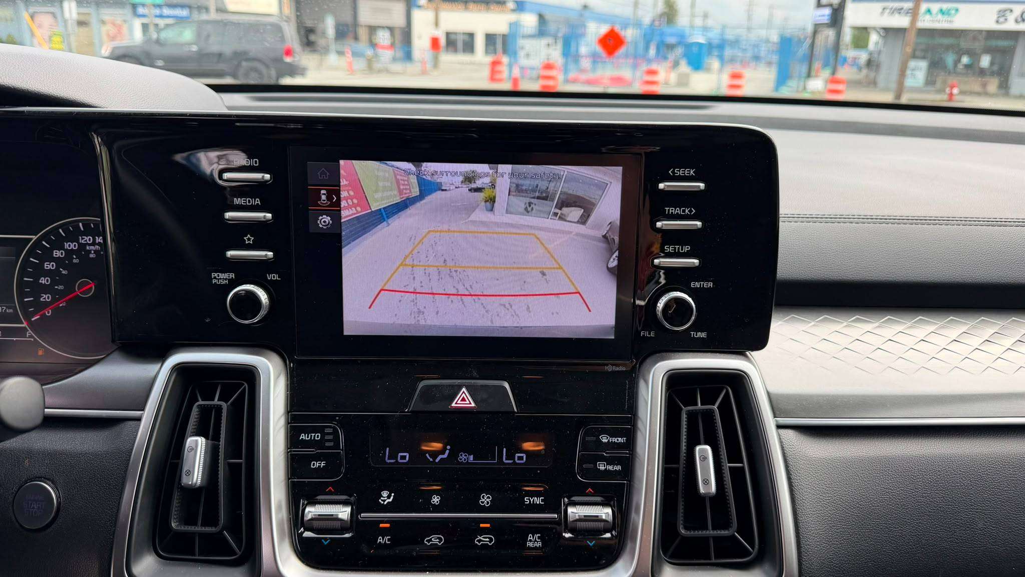 2022 Kia Sorento — view 10