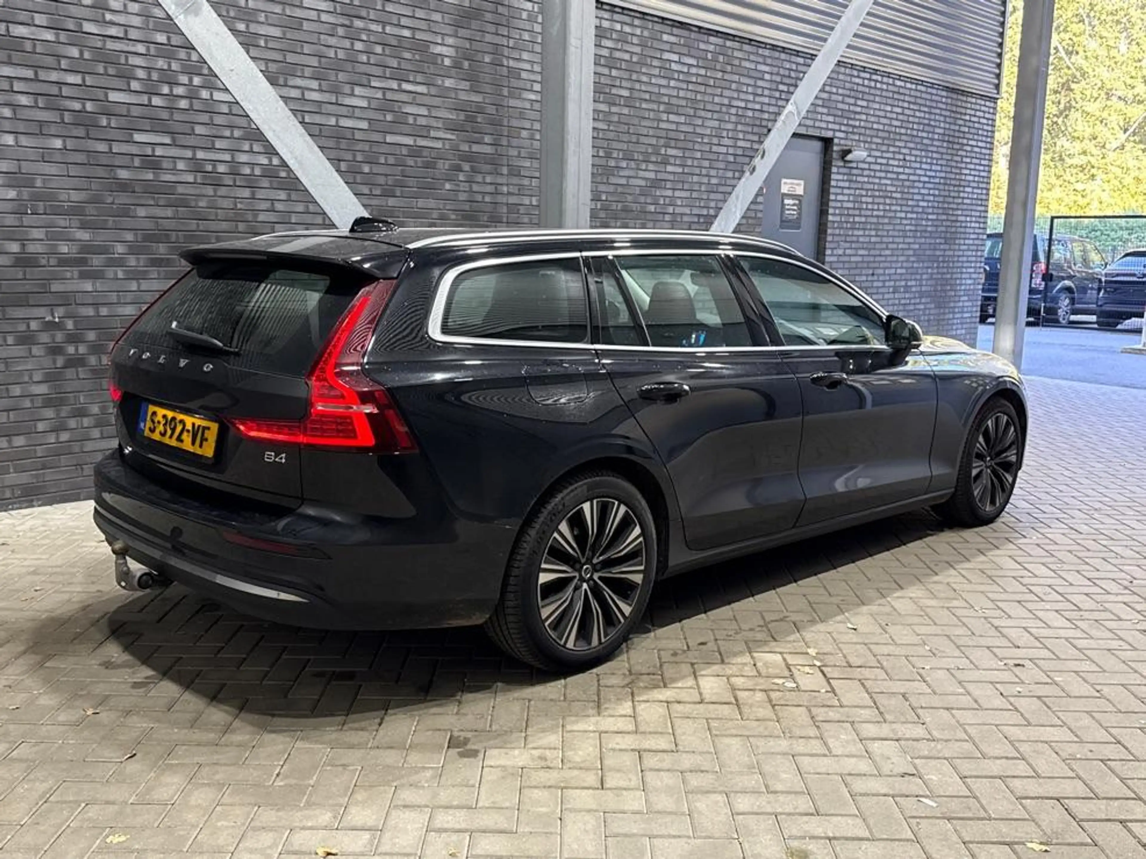 Volvo V60 B4 Plus Bright | ACC | Harman/Kardon | Trekhaak | — photo 2