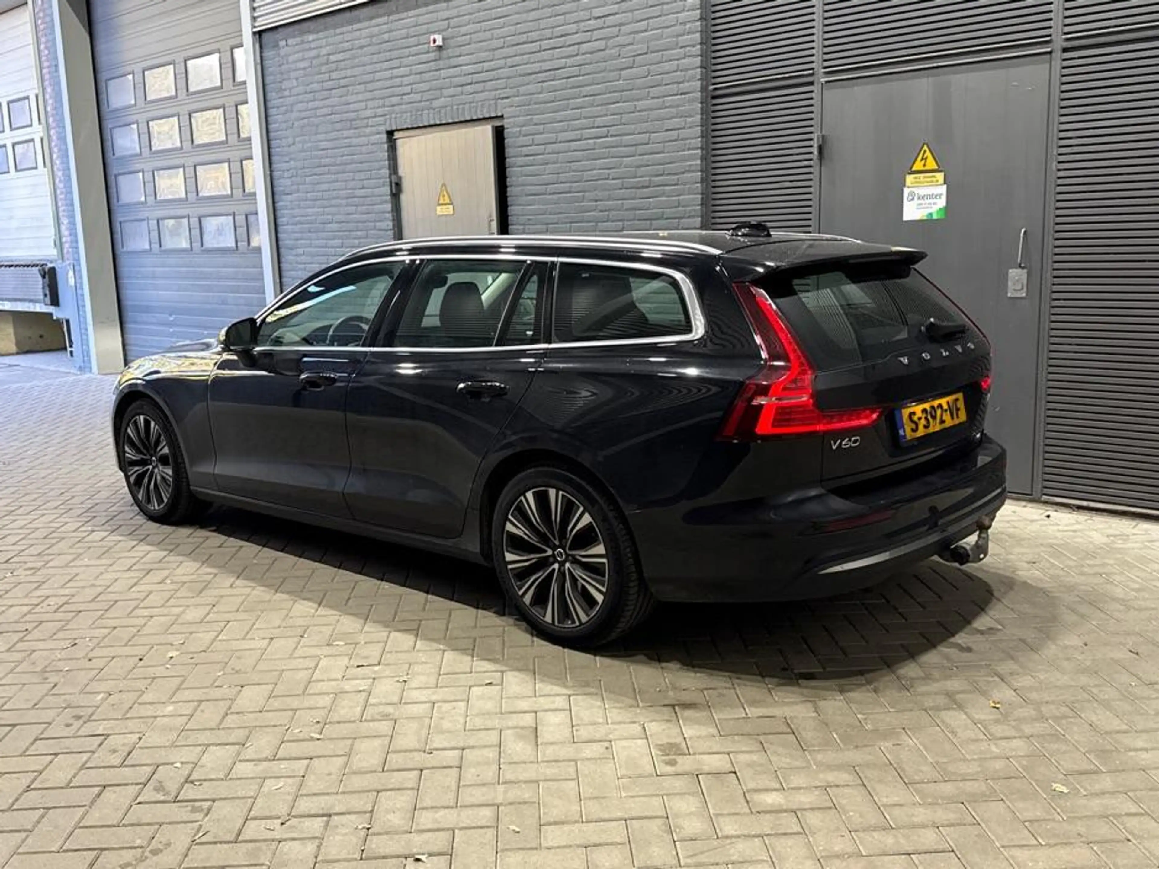 Volvo V60 B4 Plus Bright | ACC | Harman/Kardon | Trekhaak | — photo 3