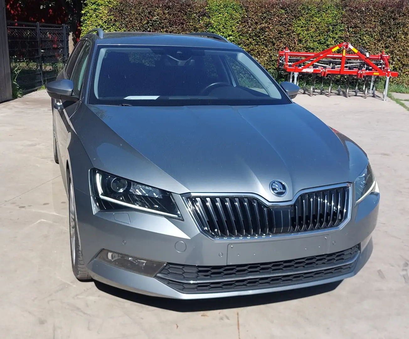 Skoda Superb Superb Combi 1.8 TSI DSG Style Grau - 1