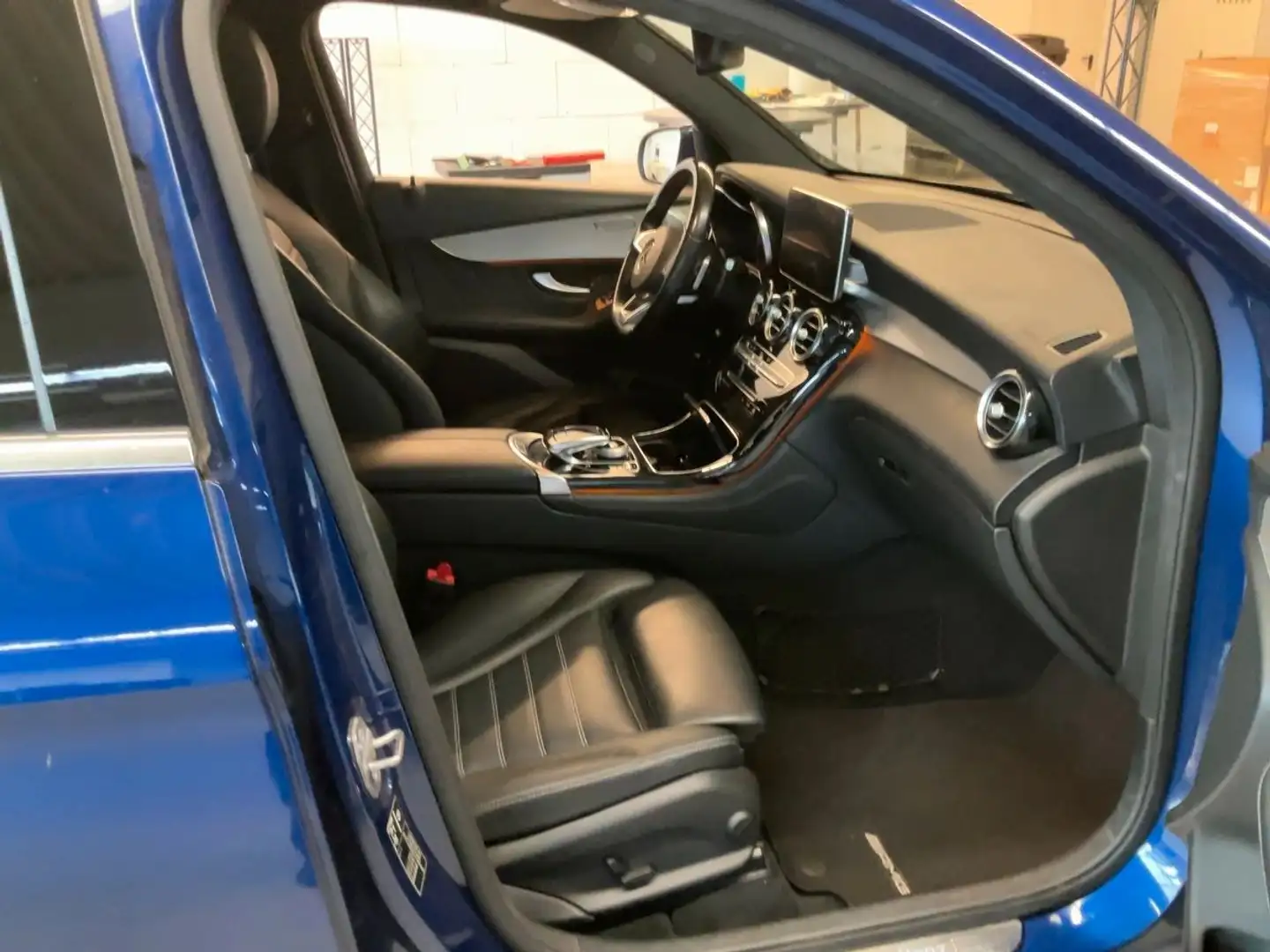 Mercedes-Benz GLC 350 d 4Matic 1Hand Off Road Pano Burmester Blau - 2