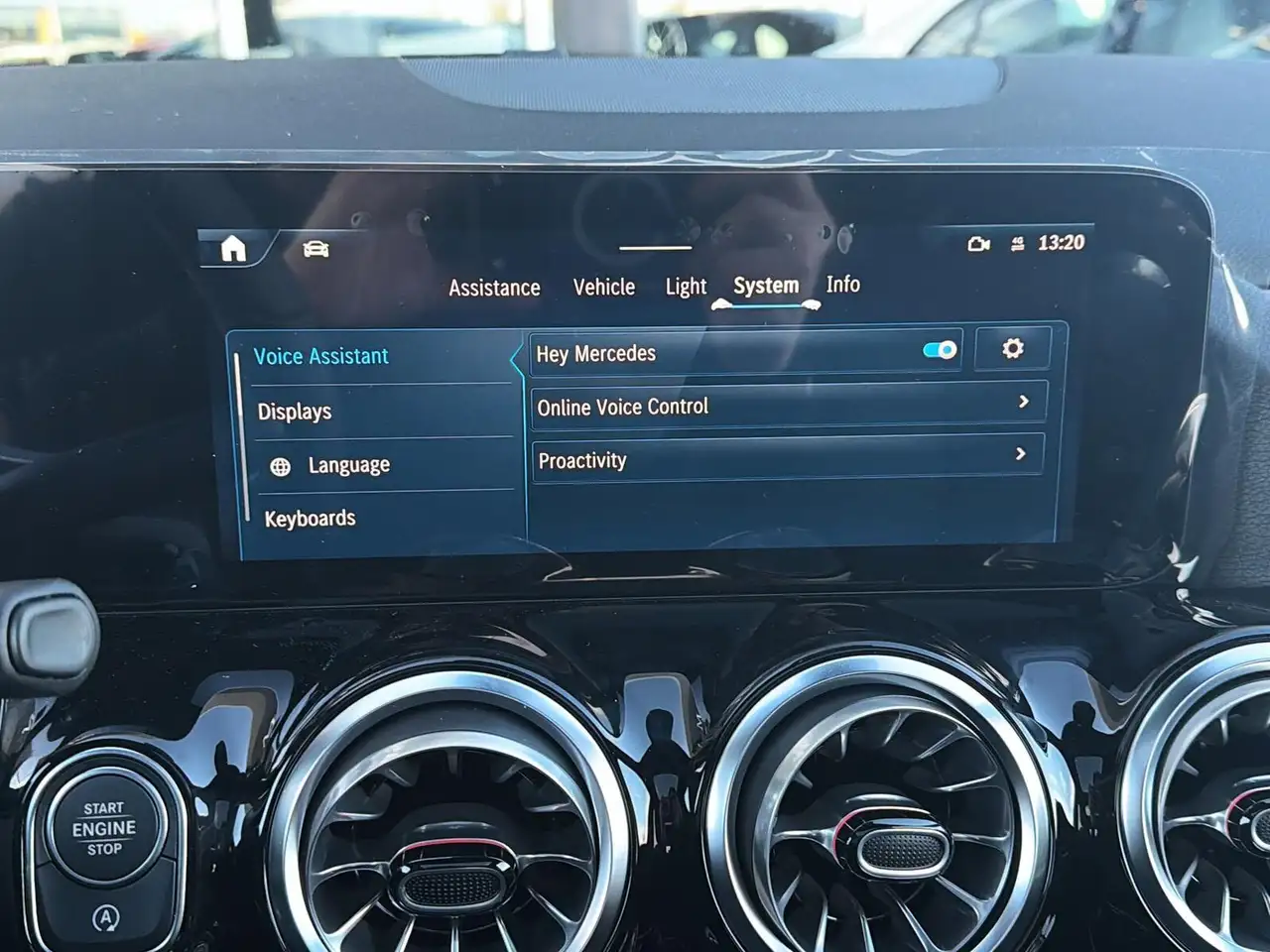 Mercedes-Benz GLA снимка Mercedes-Benz GLA
