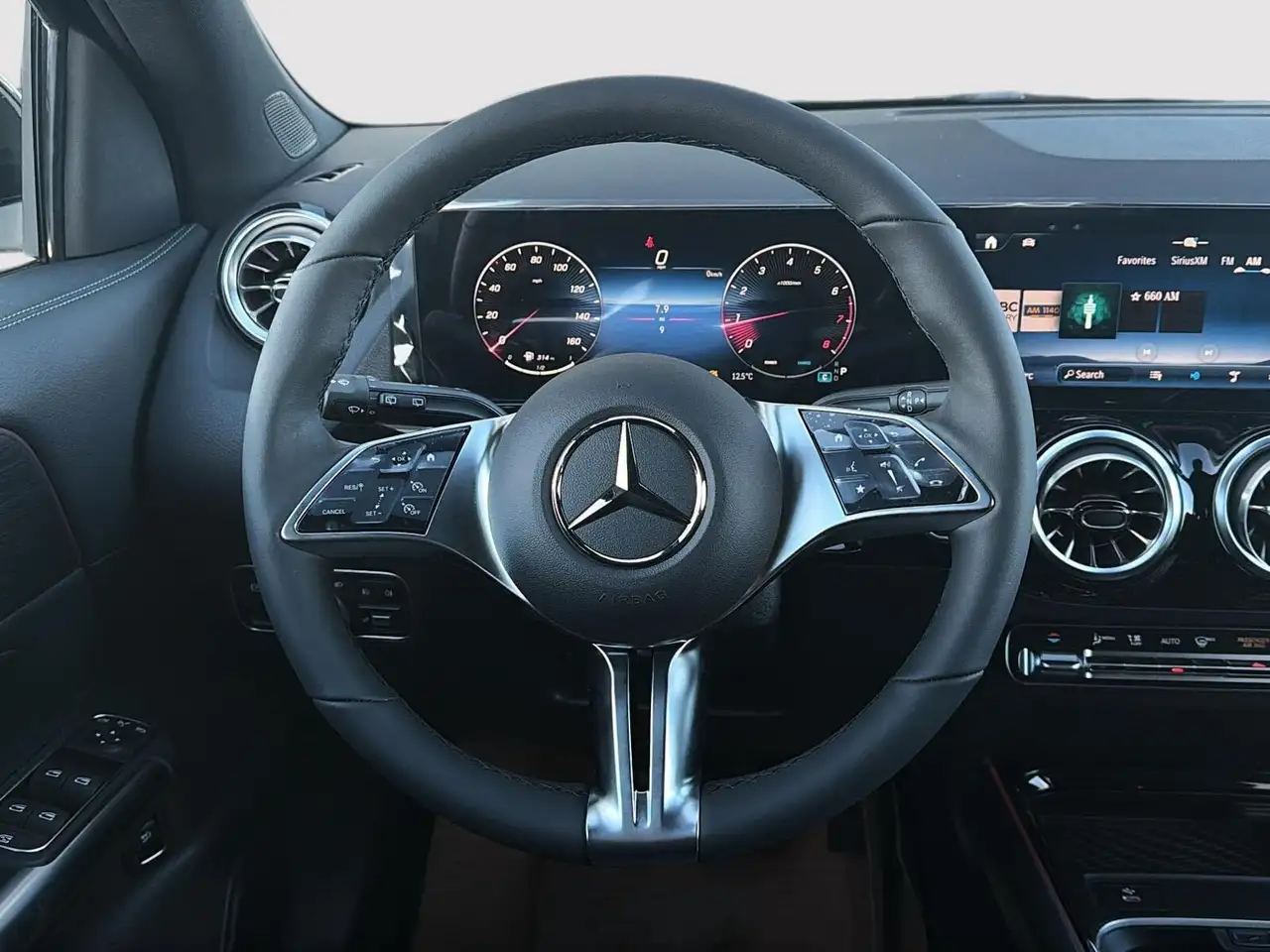 Mercedes-Benz GLA снимка Mercedes-Benz GLA