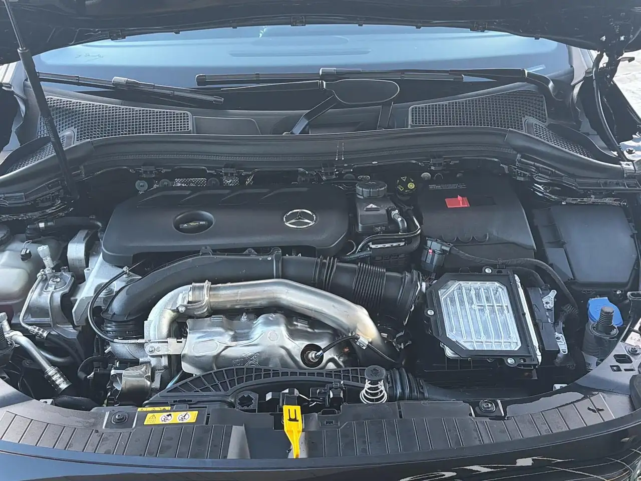 Mercedes-Benz GLA снимка Mercedes-Benz GLA