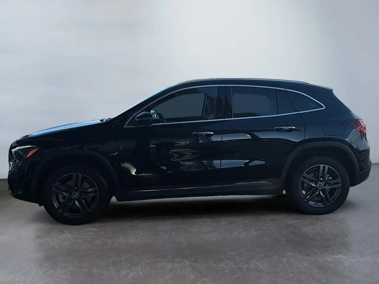 Mercedes-Benz GLA снимка Mercedes-Benz GLA