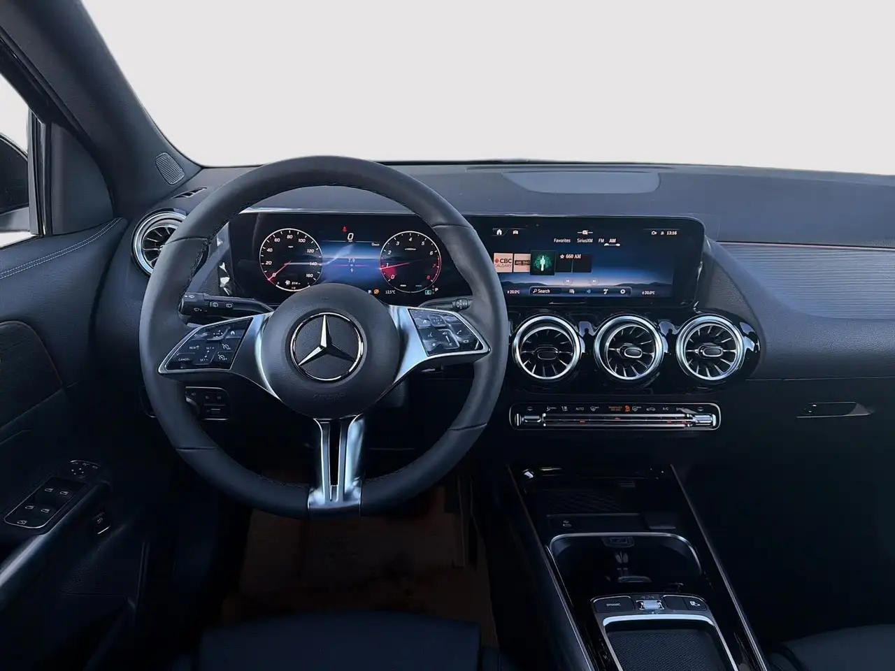Mercedes-Benz GLA снимка Mercedes-Benz GLA