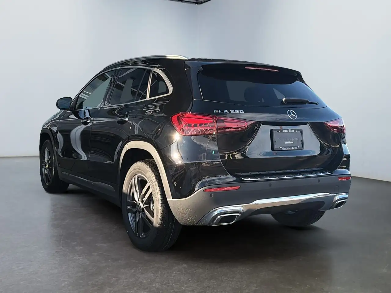 Mercedes-Benz GLA снимка Mercedes-Benz GLA
