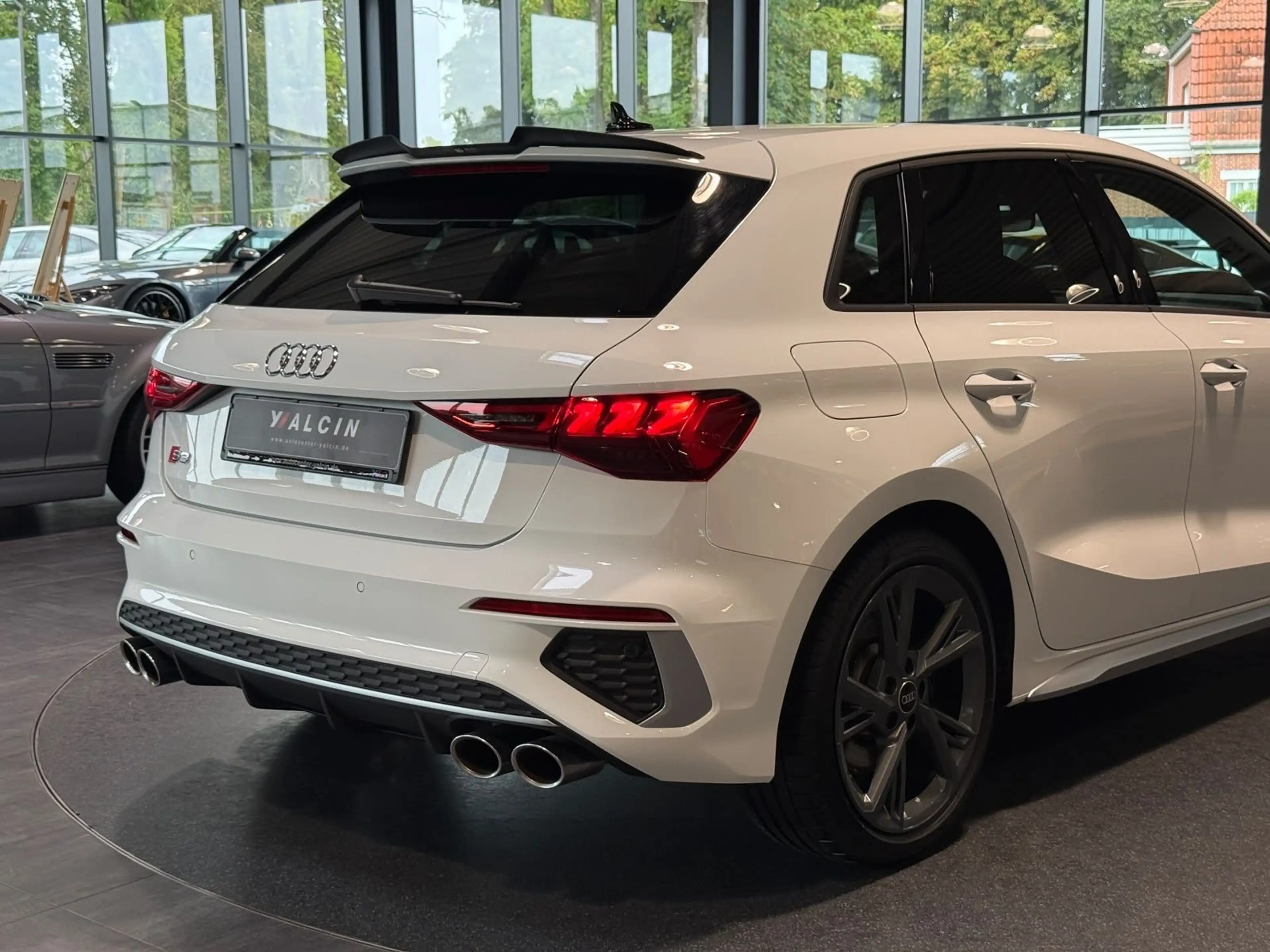 Audi S3 TFSI S tronic quattro Sportback 1.HA/S-HEFT — photo 11