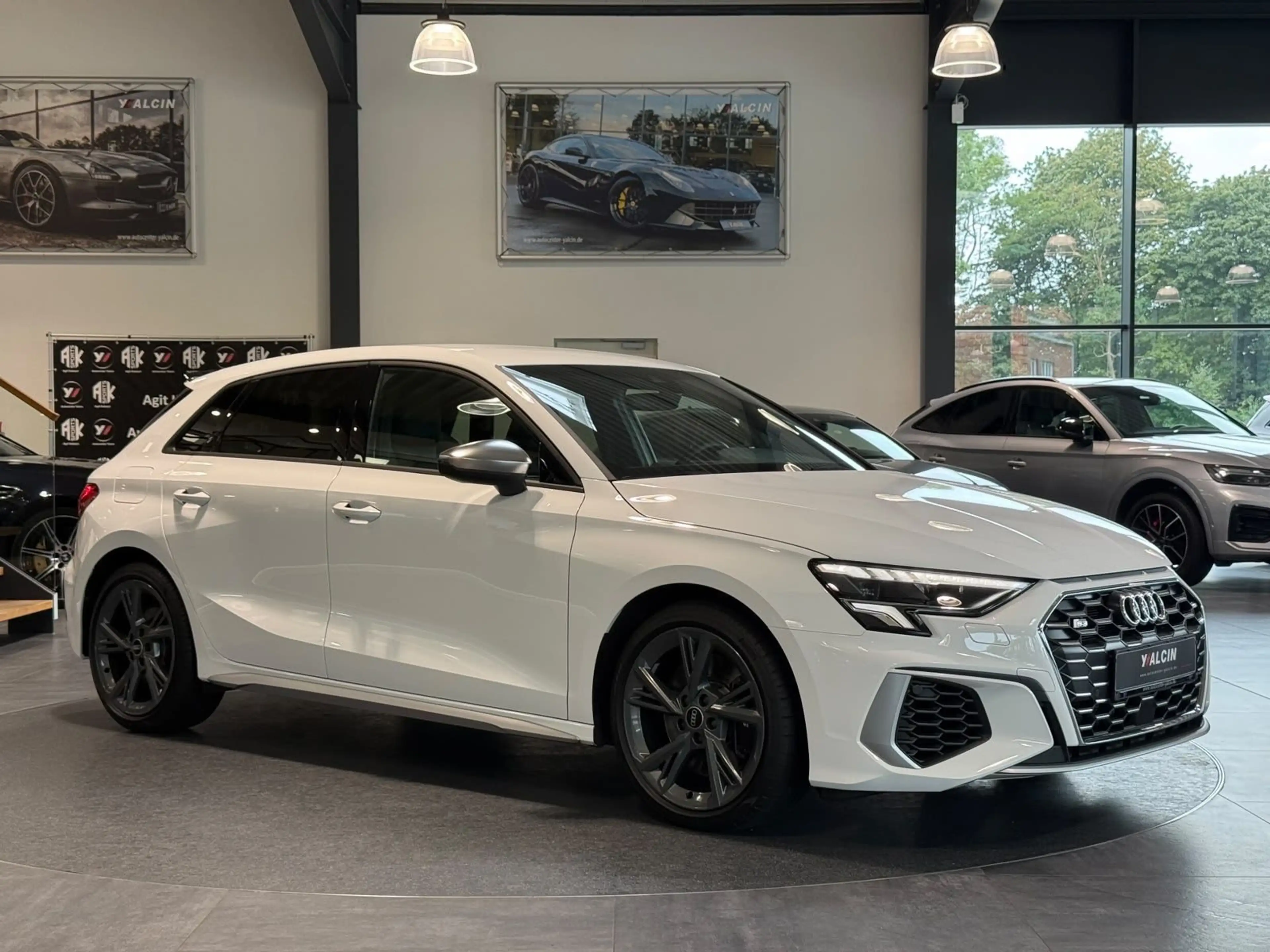 Audi S3 TFSI S tronic quattro Sportback 1.HA/S-HEFT — photo 2
