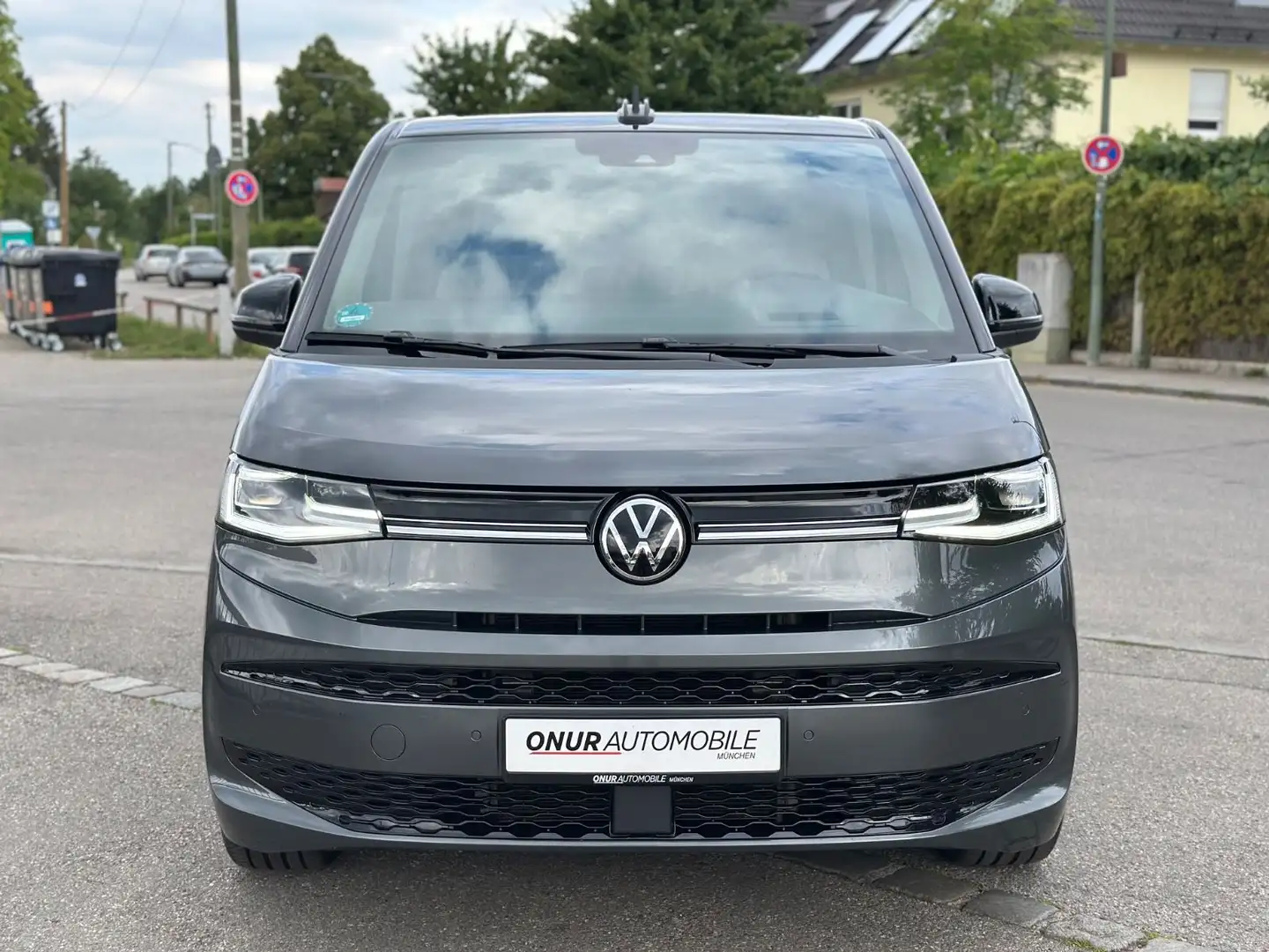 Volkswagen T7 Multivan Edition DSG LÜ Navi Pano HuD ACC AHK Grau - 2