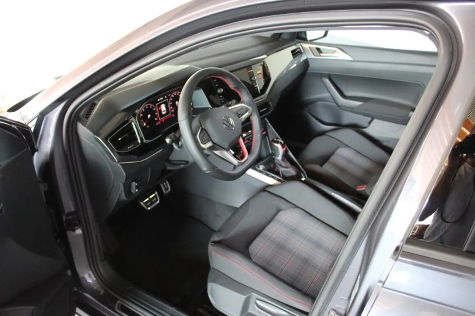 Volkswagen Polo GTI 2.0TSI DSG ACC IQ.DRIVE PARK&COMFORT RF-KAMERA Grau - 2