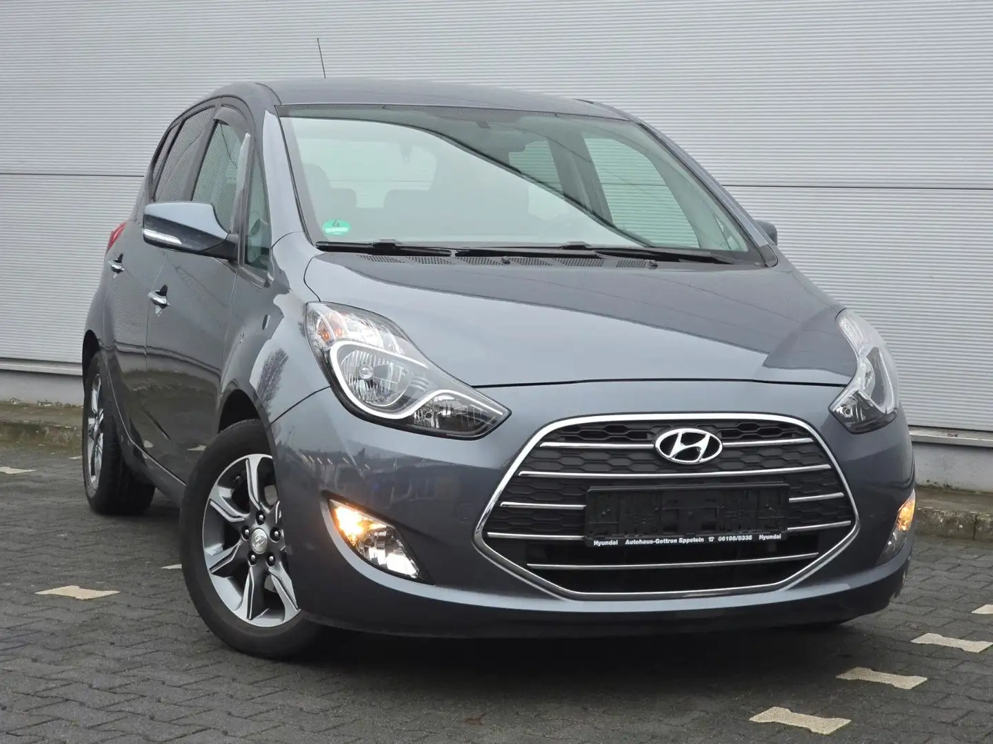 Hyundai iX20 Passion (Automatik/Navi/Kamera) Grau - 1