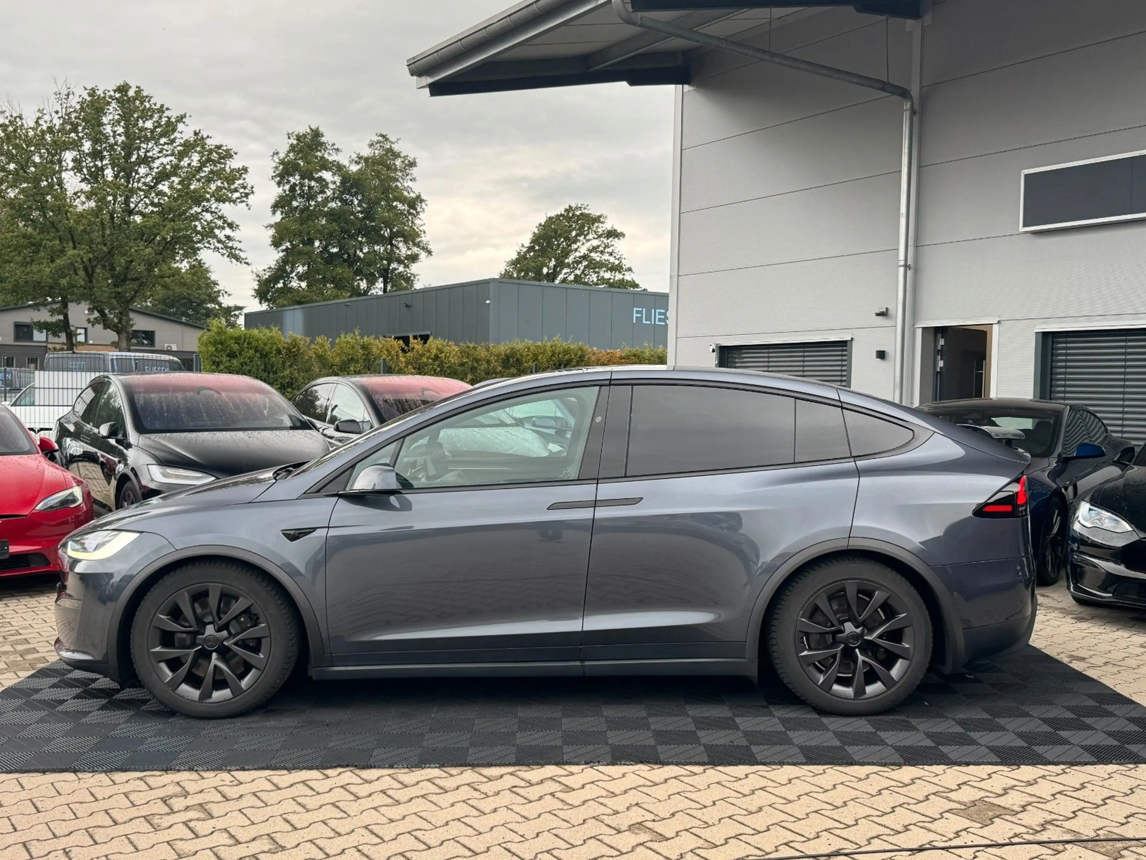 Tesla Model X MODEL X PLAID | 6 SEATS | YOKE | CYBERSTREAM | — photo 3