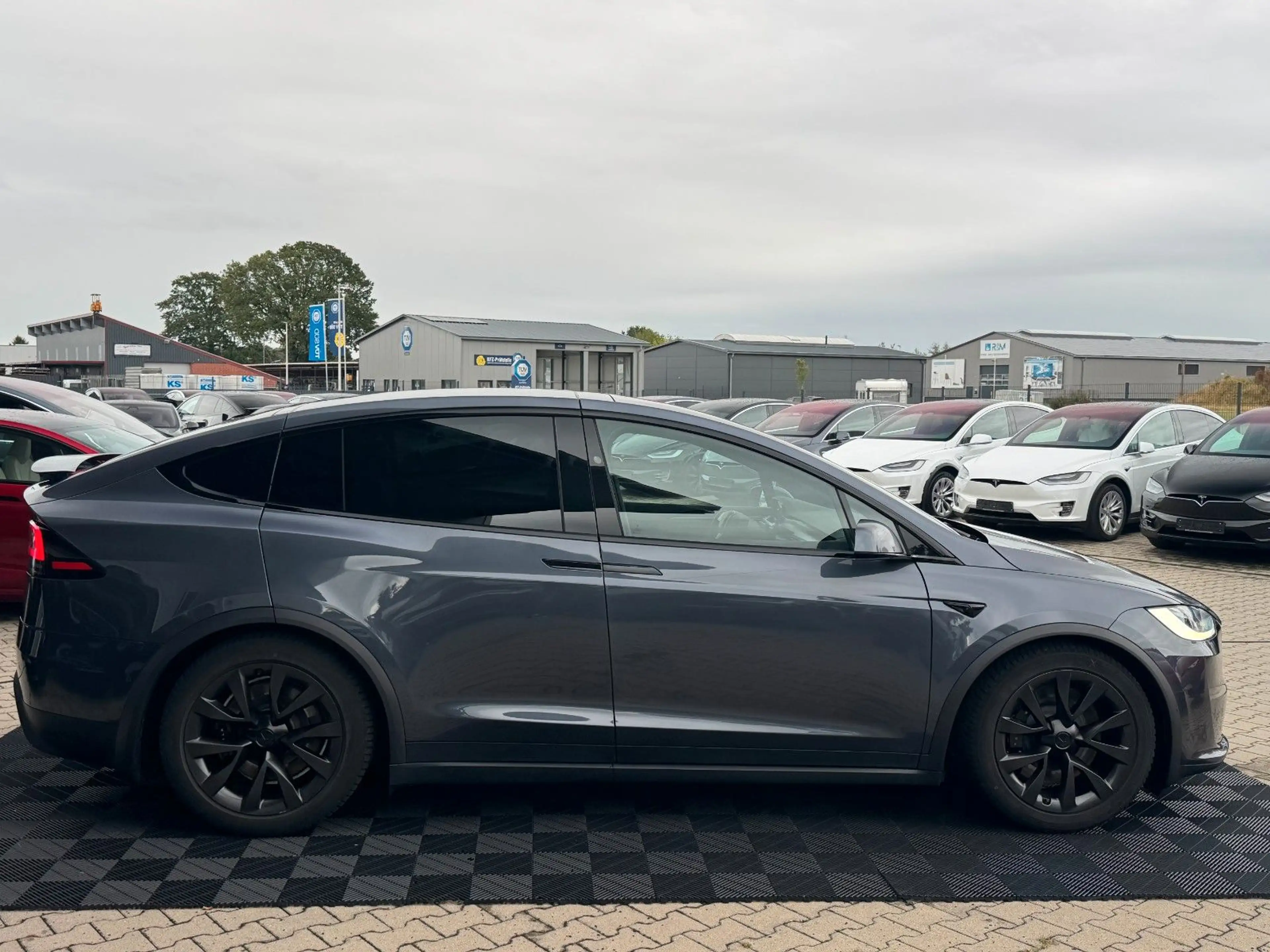 Tesla Model X MODEL X PLAID | 6 SEATS | YOKE | CYBERSTREAM | — photo 7