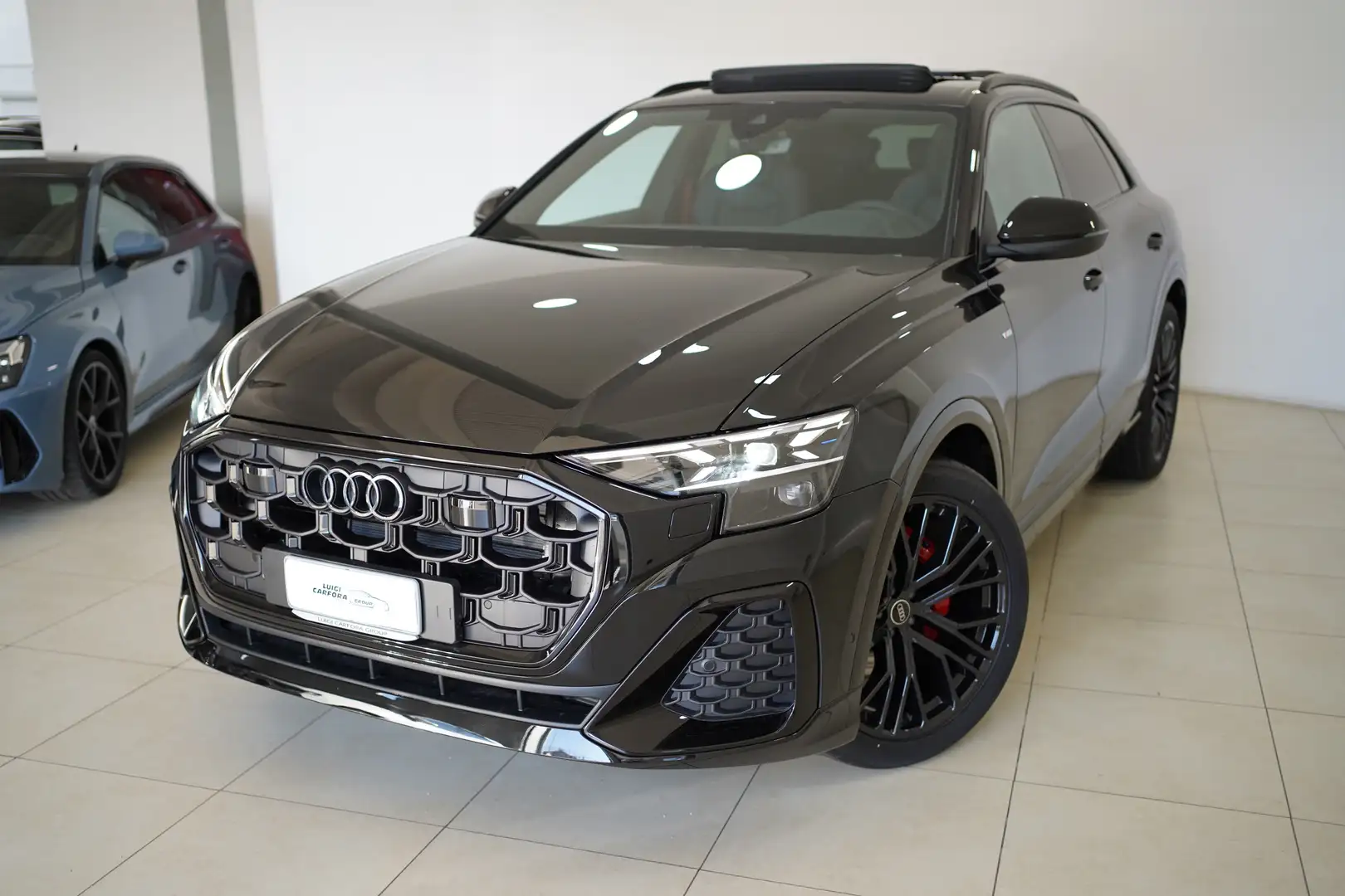 Audi Q8 50 TDI 286cv S Line+Tetto+R22+FULL Optional Černá - 1