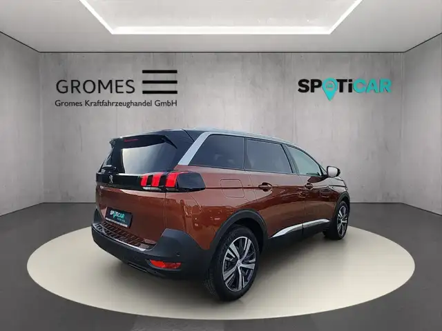 Peugeot 5008 view 3