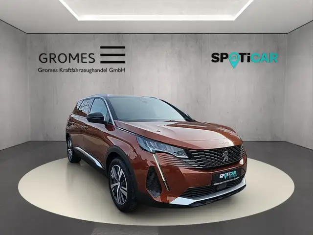 Peugeot 5008 main image
