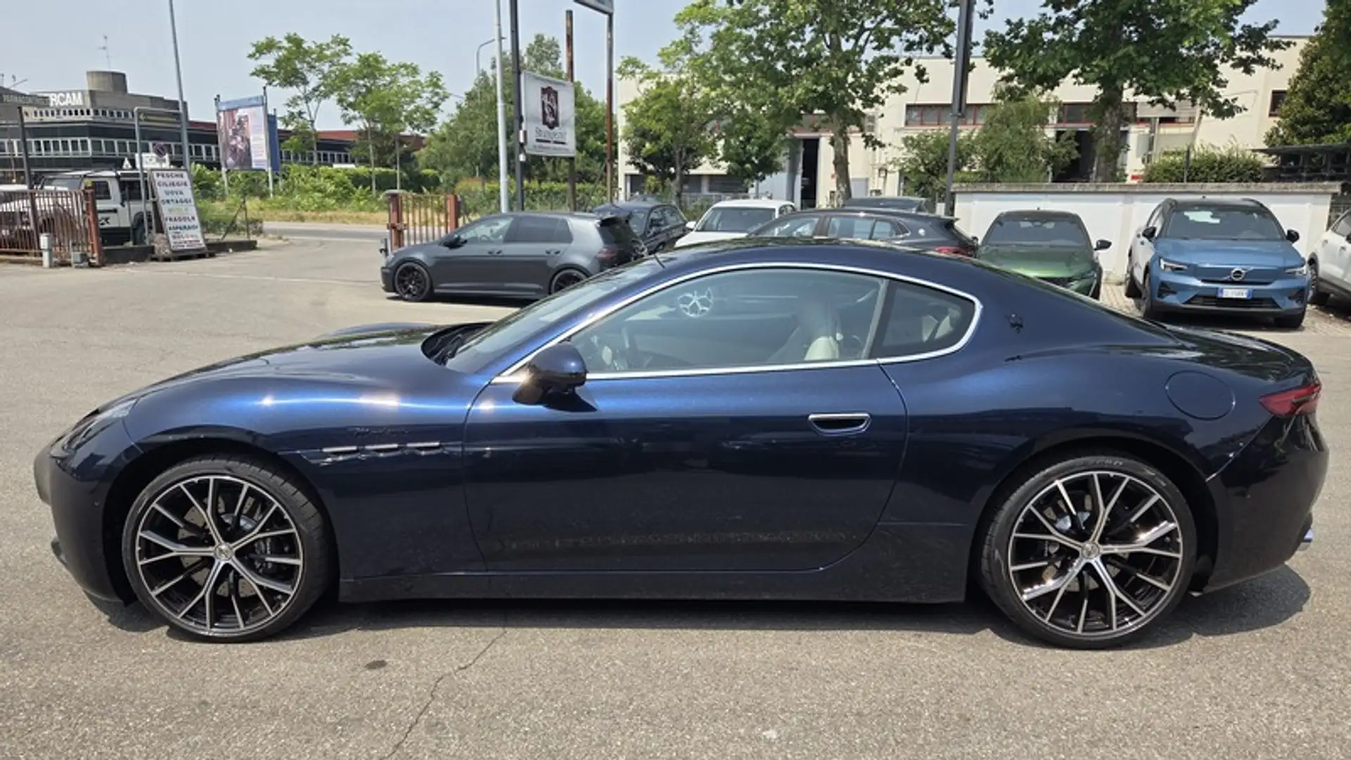 Maserati GranTurismo 2023 네이비 사진 3