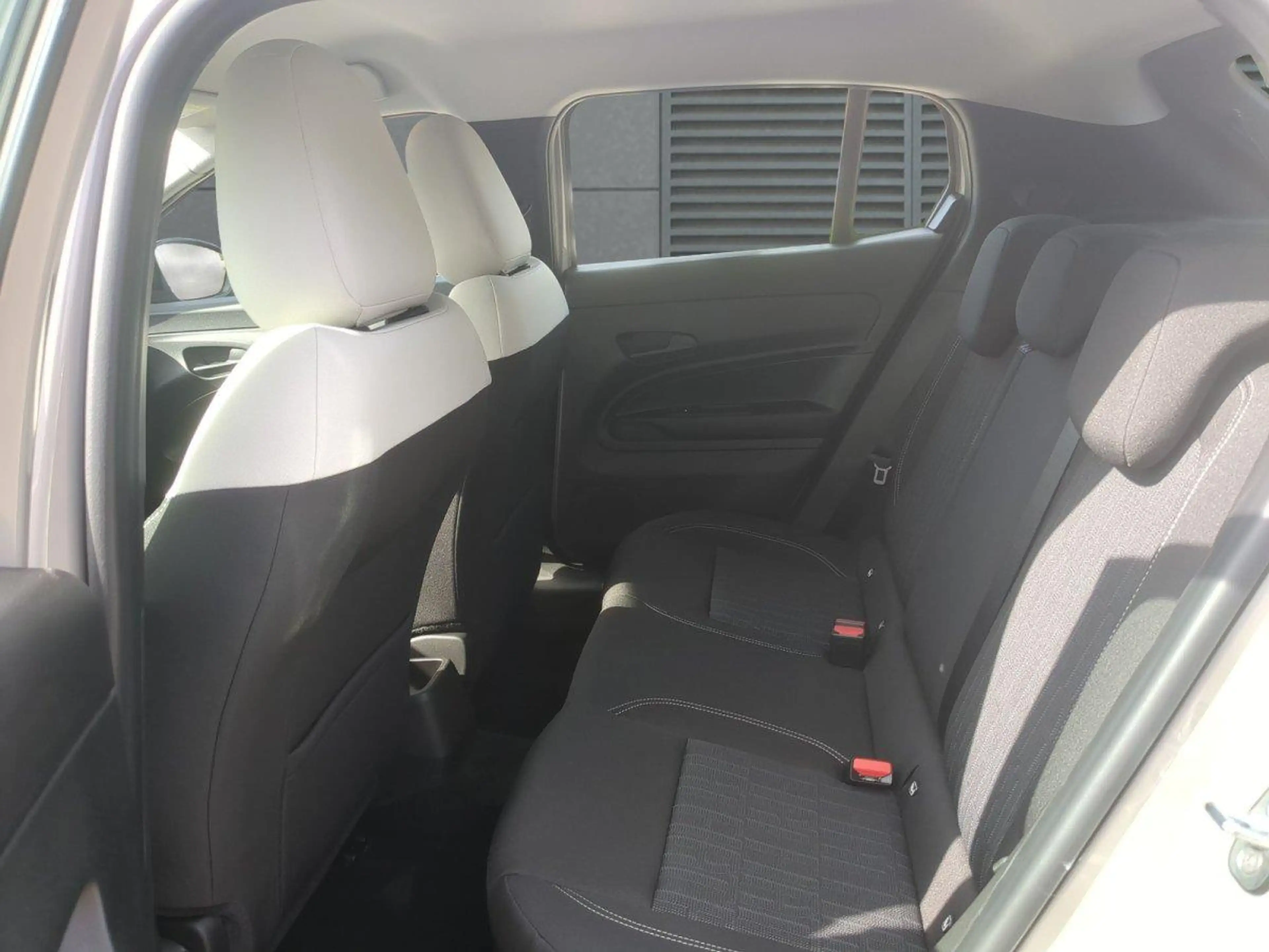 Fiat 600 Pop SHZ Full-Hybrid 110 PS eDCT Automatik 81 kW... — photo 6