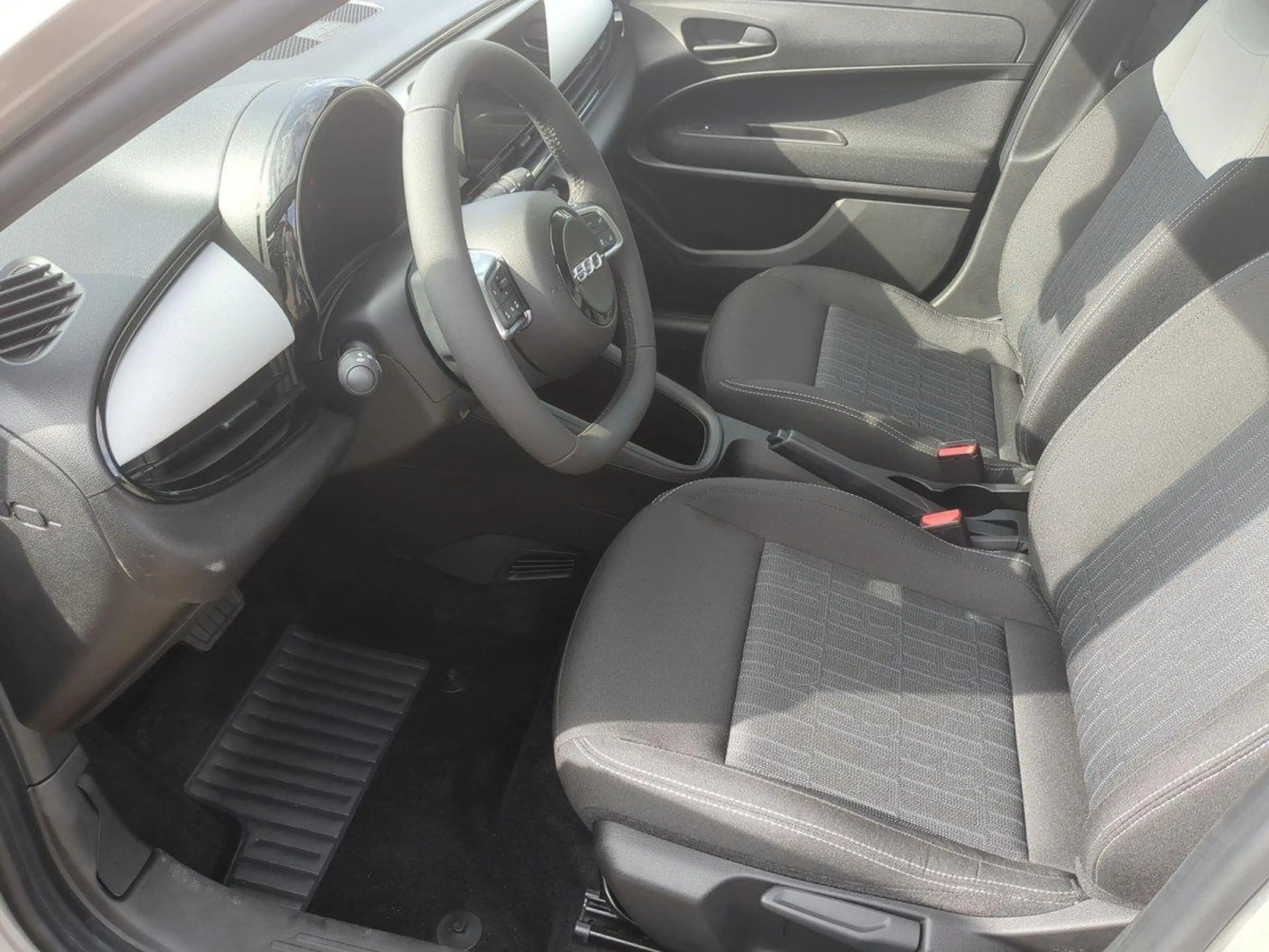 Fiat 600 Pop SHZ Full-Hybrid 110 PS eDCT Automatik 81 kW... — photo 4